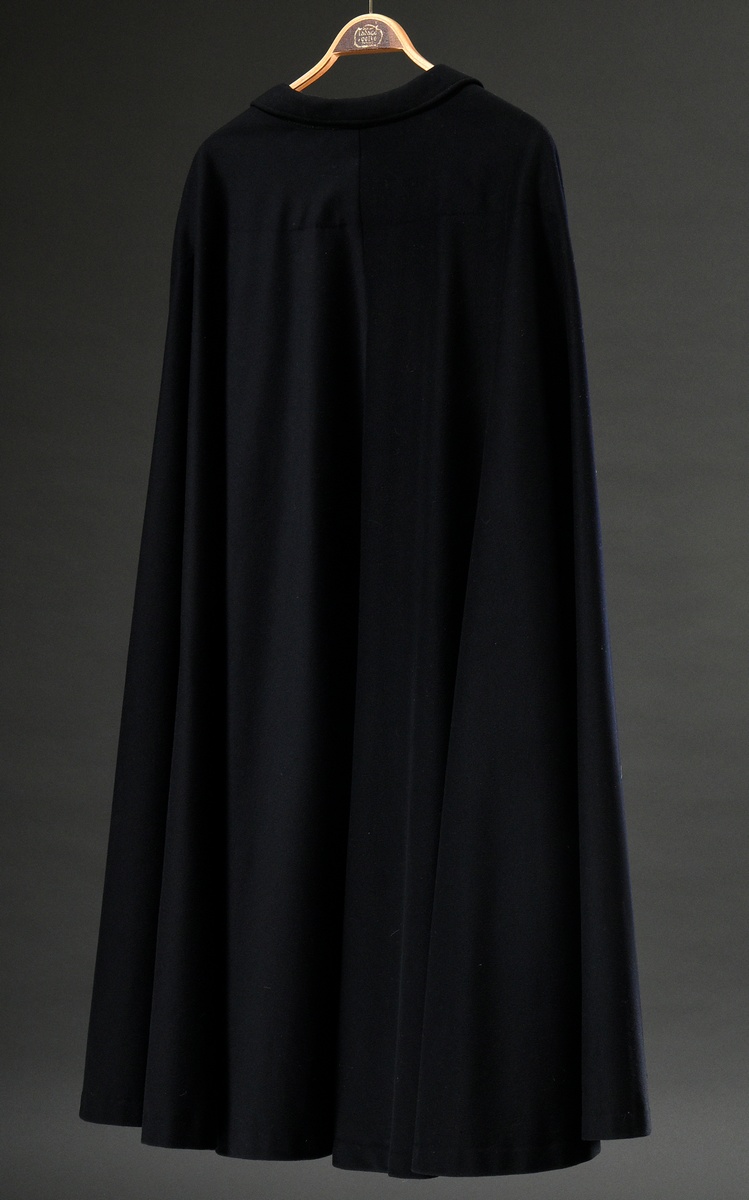 French aviator cape with brass clasp and chain, dark blue wool - Image 3 of 3