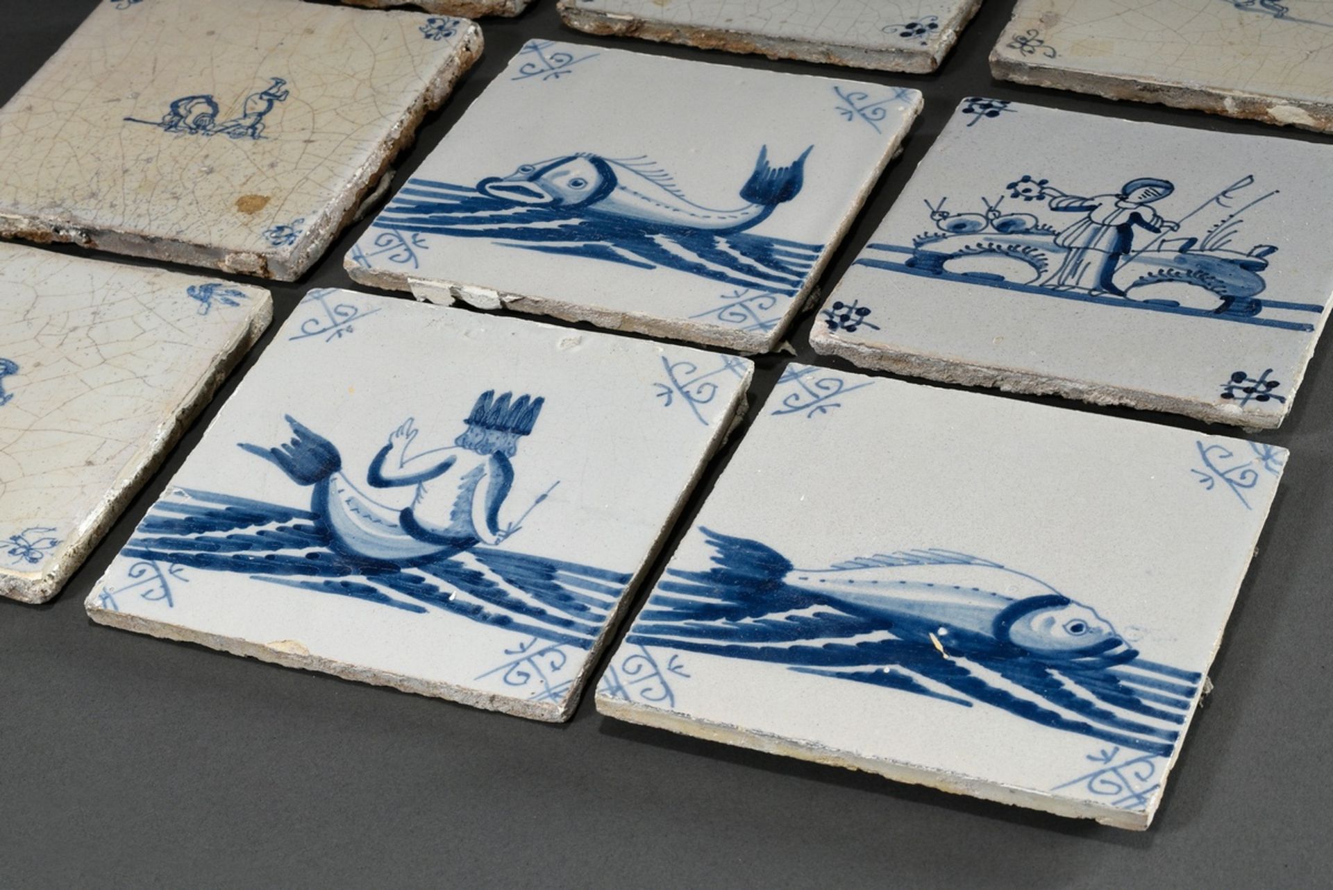 9 Diverse holländische Fliesen mit Blaumalerei Motiven "Kinderspiele" (18.Jh.) und "Fische, Neptun  - Bild 4 aus 8