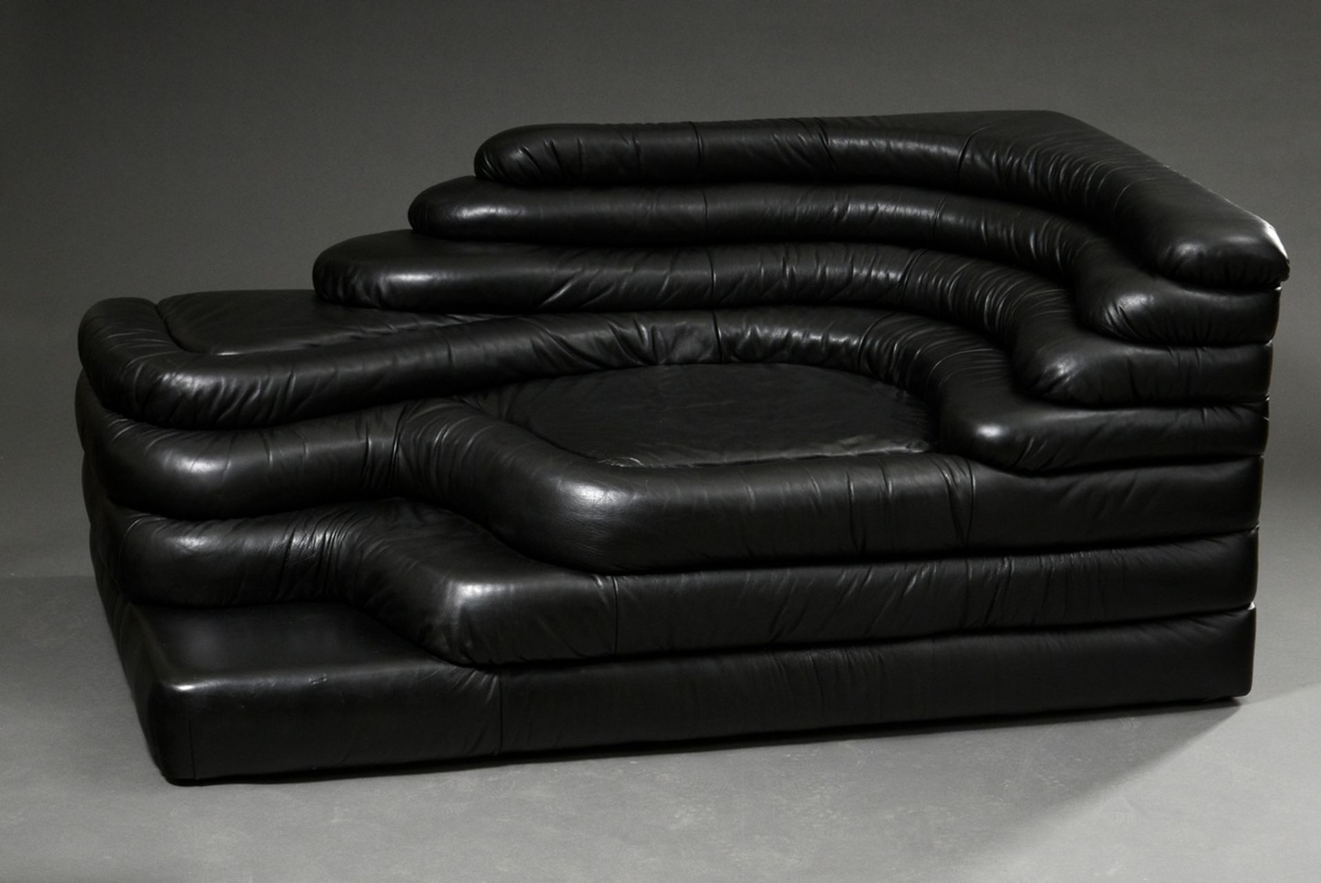 DeSede "DS 1025" Terrazza sofa in black leather, designed by Ubald Klug (1932-2018) circa 1973, 38/ - Image 2 of 4