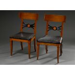 Paar Biedermeier Stühle in klassischer Form mit intarsierter Rosette im Rückenbrett und ebonisierte