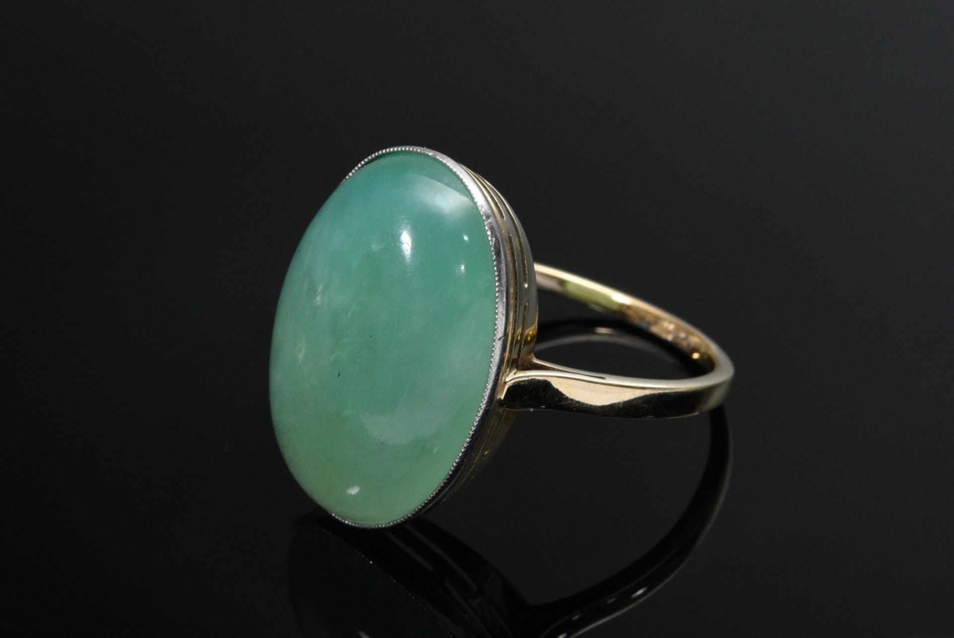 Gelbgold 585 Ring mit Jade Cabochon, 4,5g, Gr. 59