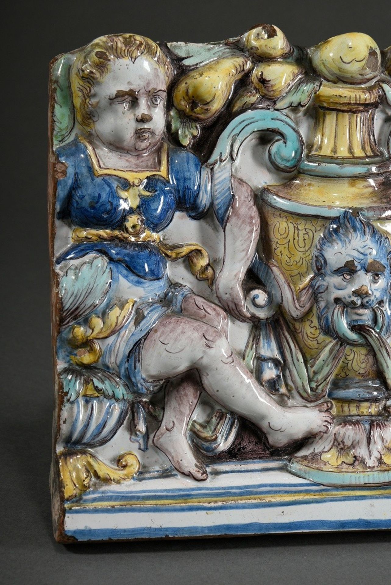 Winterthurer Ofenkachel mit Halbrelief Darstellung "Amphore mit Draperie, Fruchtgehängen und Grotes - Bild 6 aus 6