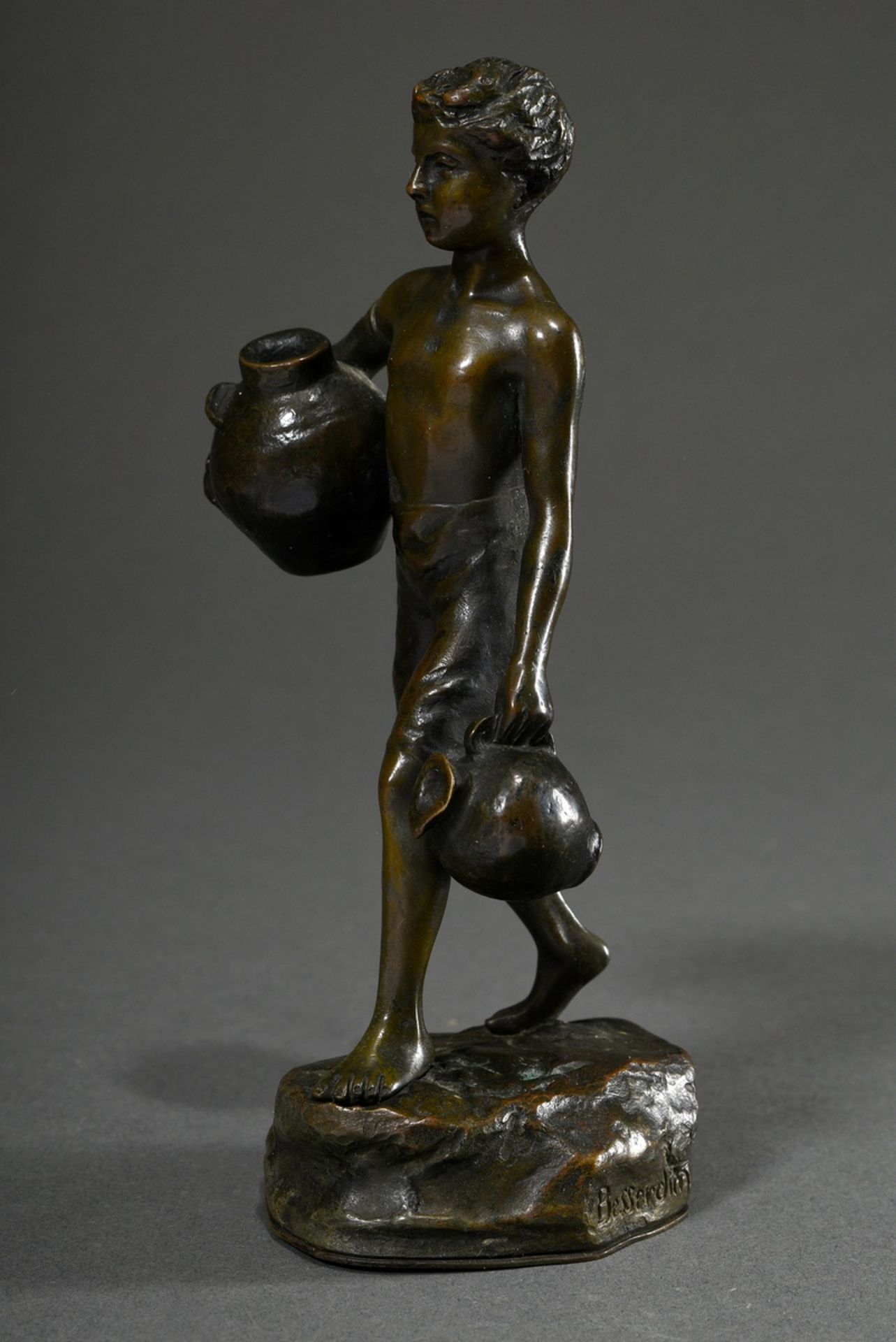 Besserdich, Ruffino (1852-1915) "Water carrier", on a naturalistic plinth, patinated bronze, signed - Image 2 of 6