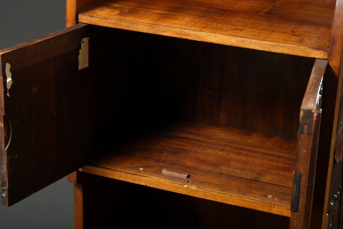 Narrow Art Nouveau shelf with two-door compartment and ornamentally carved frame as well as "poppy - Image 6 of 8