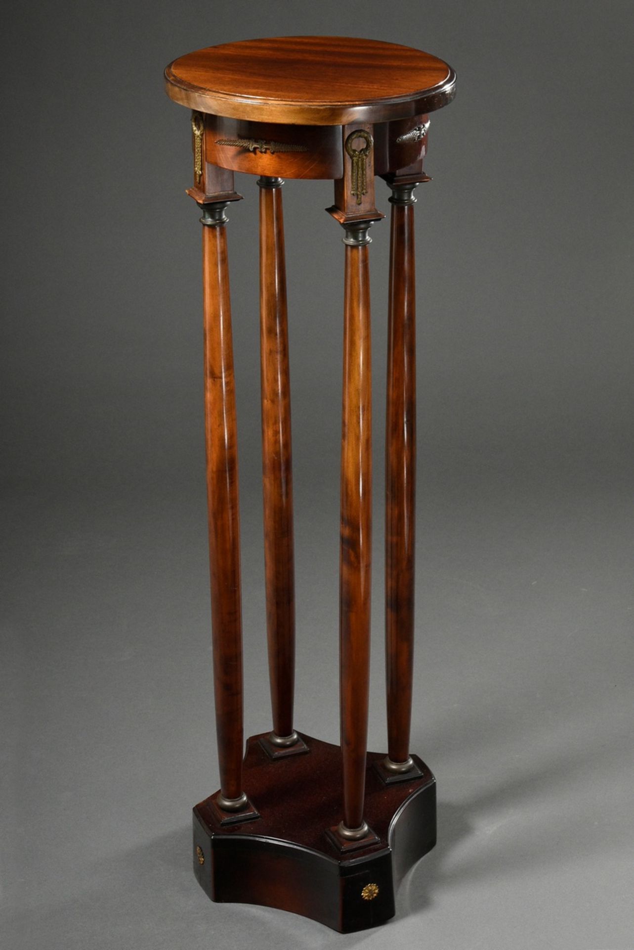 Wilhelminian flower stand on 4 columns with bronze applications, around 1900, mahogany stained redd