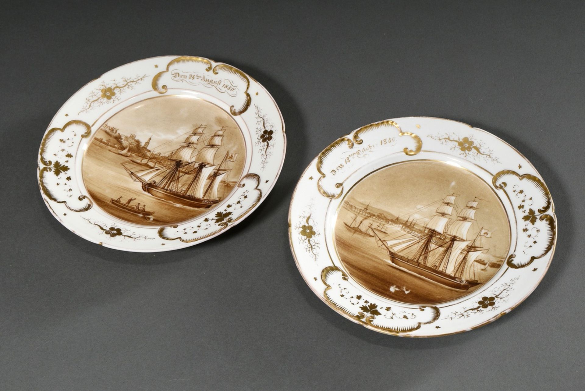 Paar Porzellan-Kapitäns Teller mit Sepiamalerei "Hamburger Segelschiffe vor Elbpanorama" mit reiche - Bild 2 aus 9