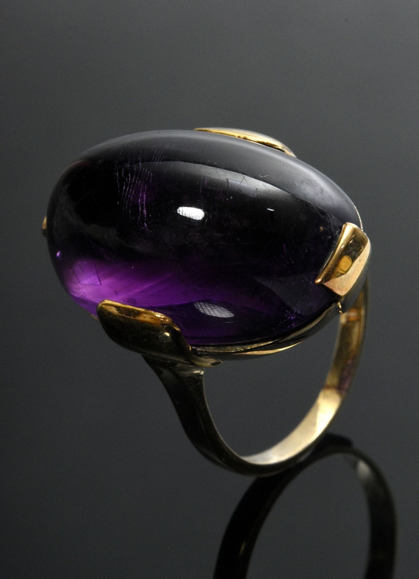 Gelbgold 585 Ring mit großem Amethyst Cabochon, 10,2g, Gr. 54, Tragespuren