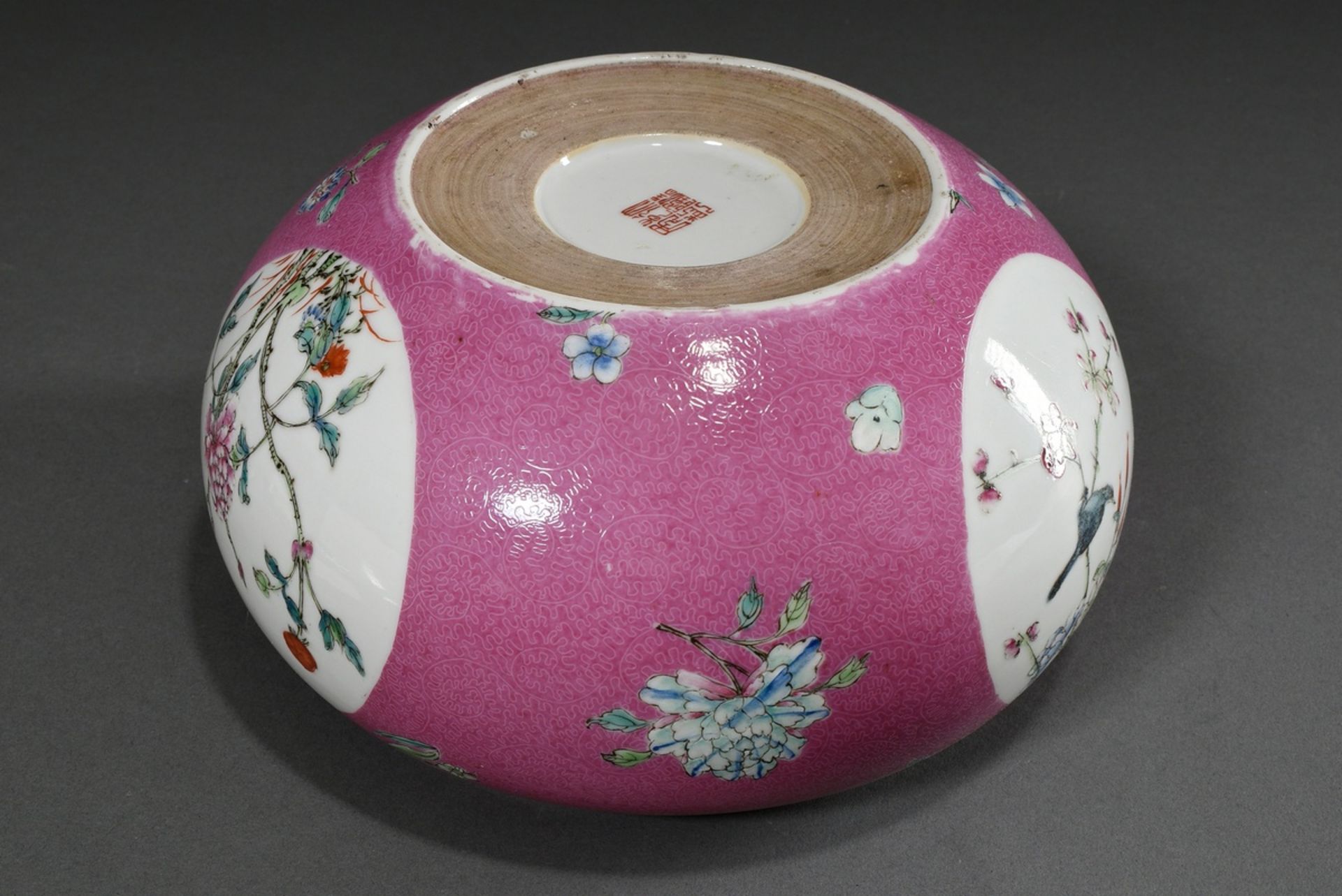 Chinese Famille Rose bowl with three round cartouches "Plants and Birds" on rosé sgraffito ground w - Image 5 of 7