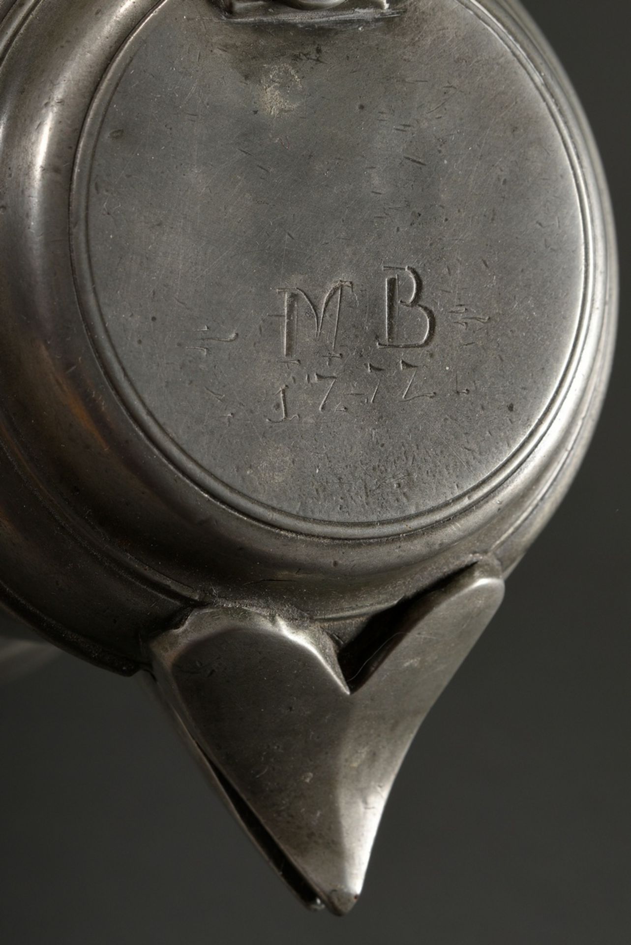Thuringian Schnabelstitze with heart-shaped spout, spherical thumb rest and engraved monogram on th - Image 6 of 7