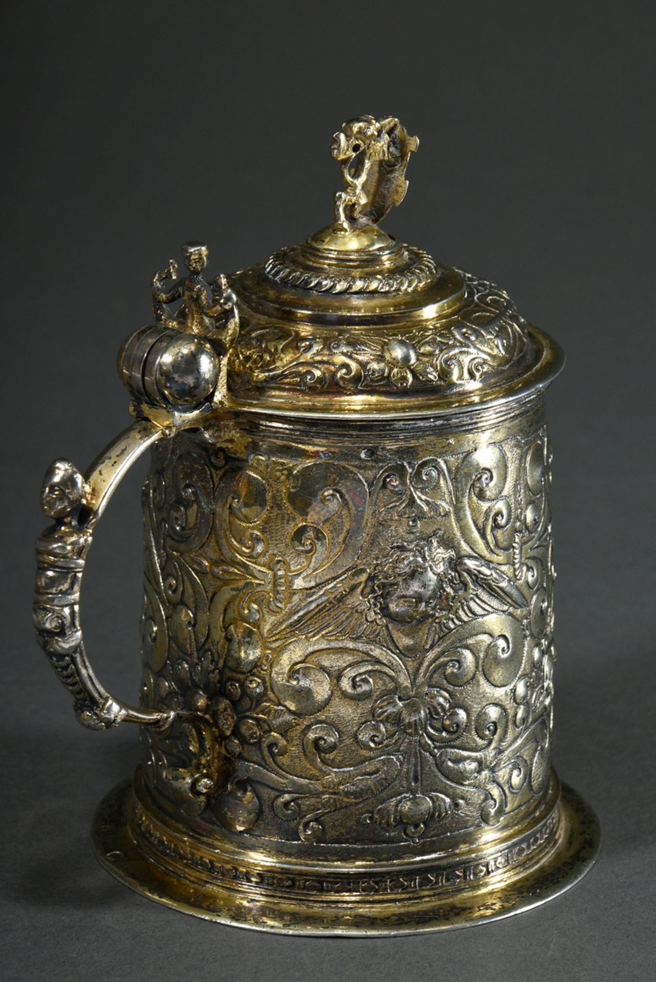 Small Mannerist lidded tankard with "fruit hangings and winged angels' heads" between scrollwork ov - Image 3 of 11