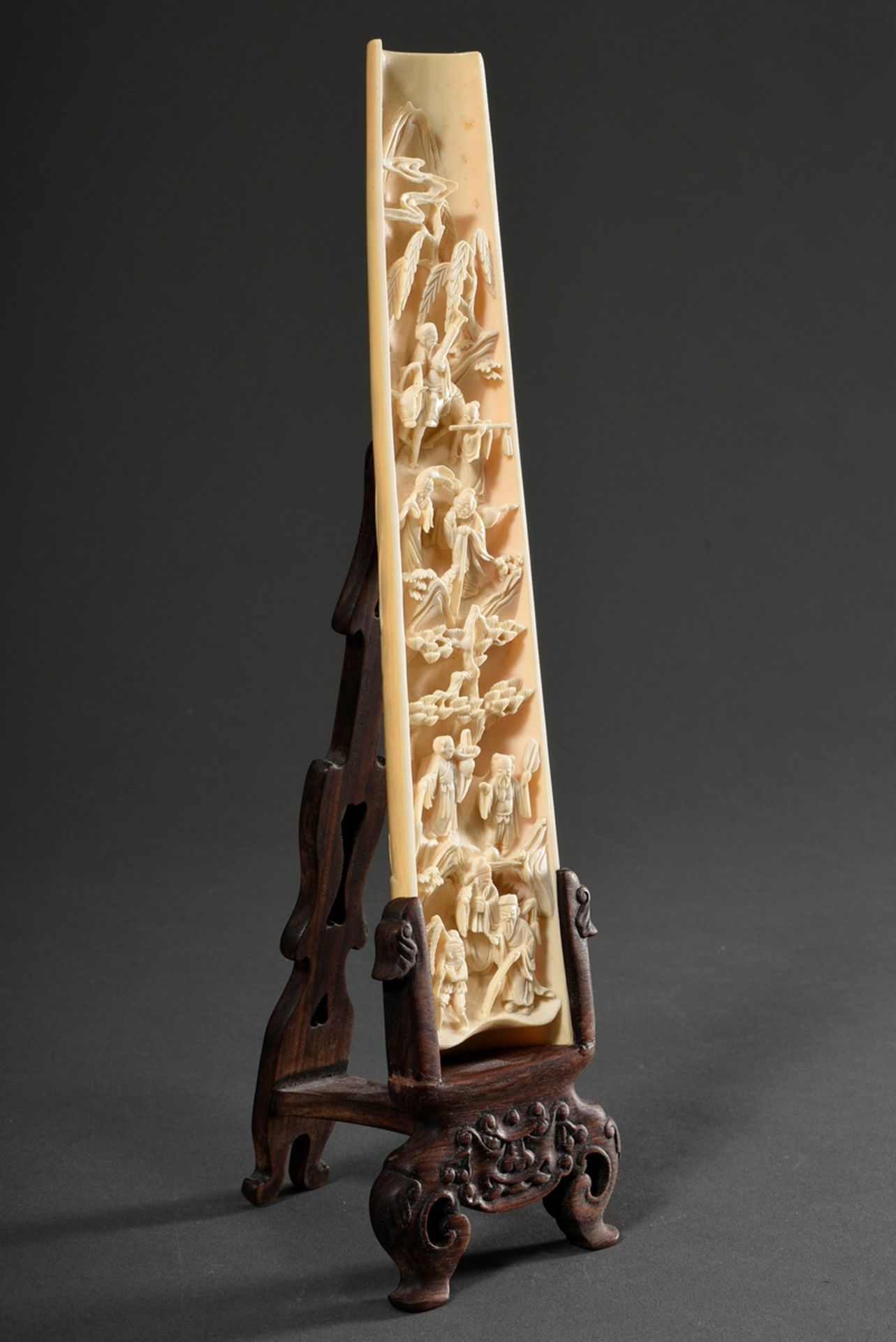 Ivory handrest in the shape of a bamboo segment "Sage descending a mountain", on the inside fine sc - Image 2 of 10