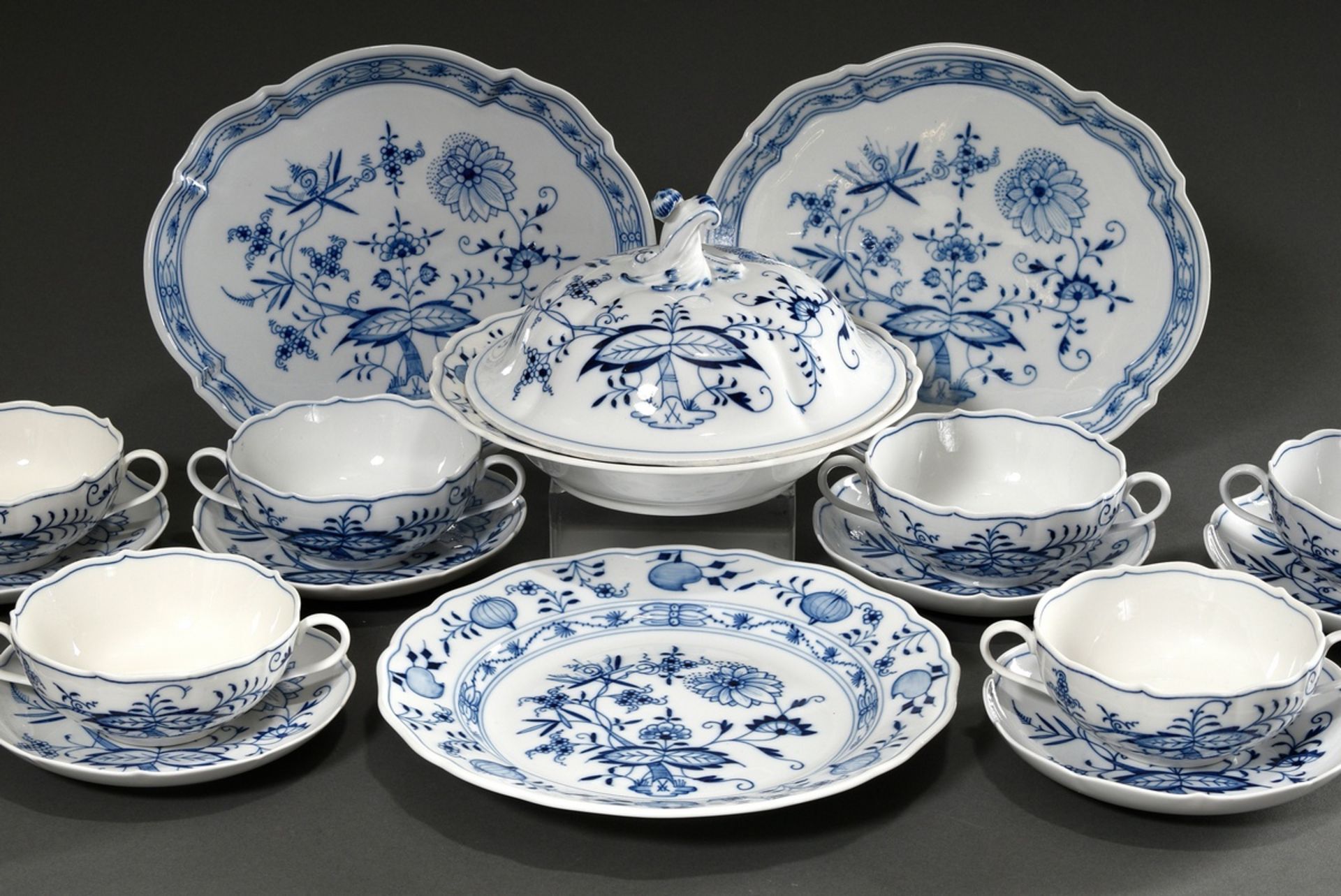 11 Teile Meissen "Zwiebelmuster" Speiseservice zur Ergänzung, blaue Schwertermarke nach 1950, beste - Bild 2 aus 3