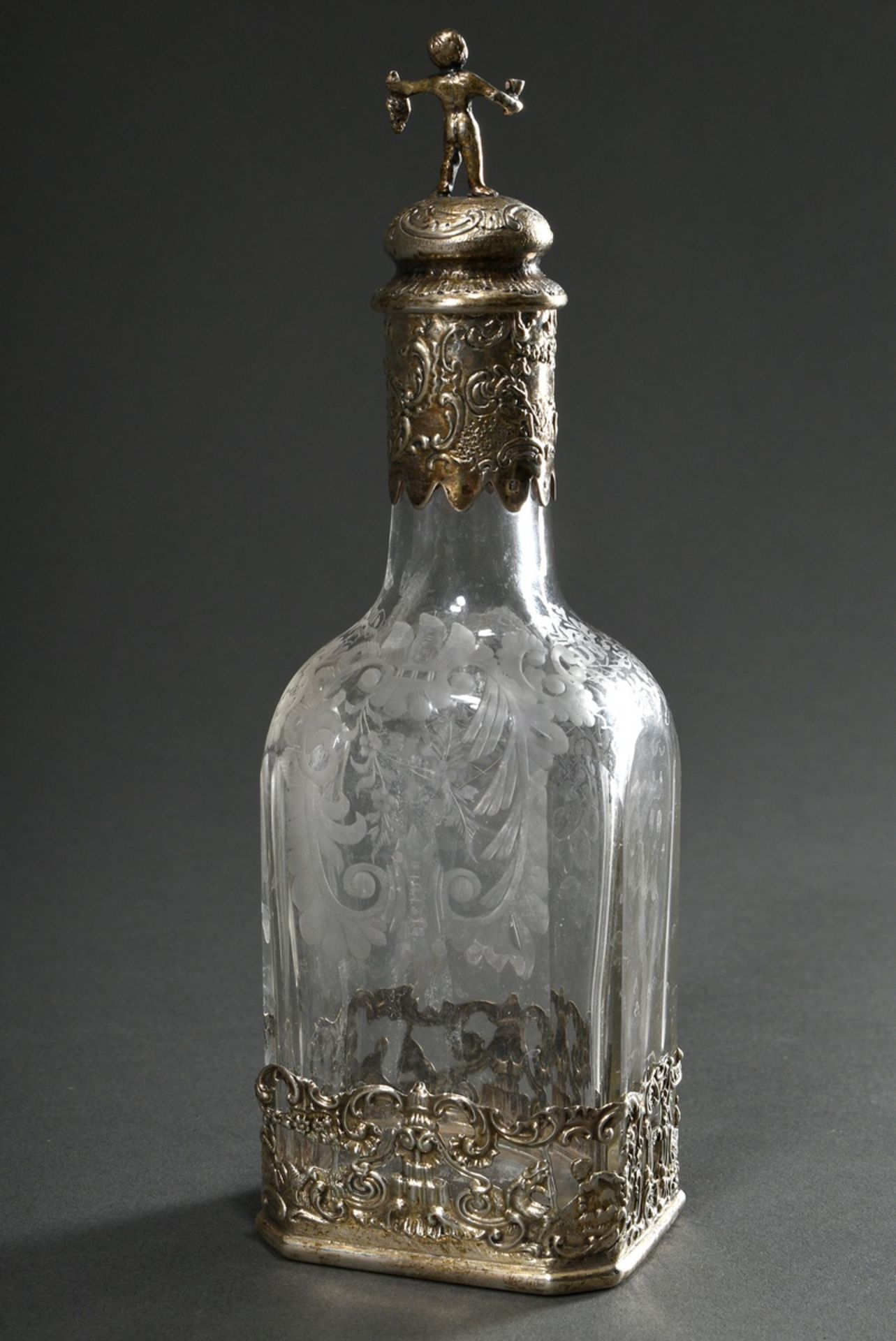 Small angular rum carafe with floral cut glass body in ornamental silver mounting and plastic cork  - Image 2 of 9