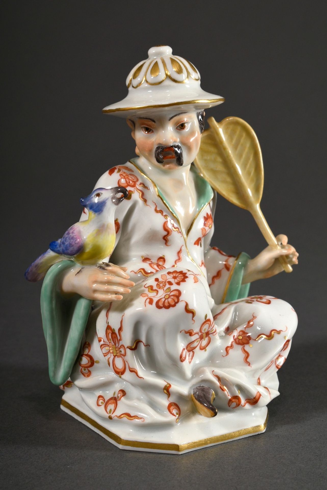 Polychrom staffierte Meissen Figur „Chinese mit Papagei und Fächer“, Entw.: Johann Joachim Kändler,