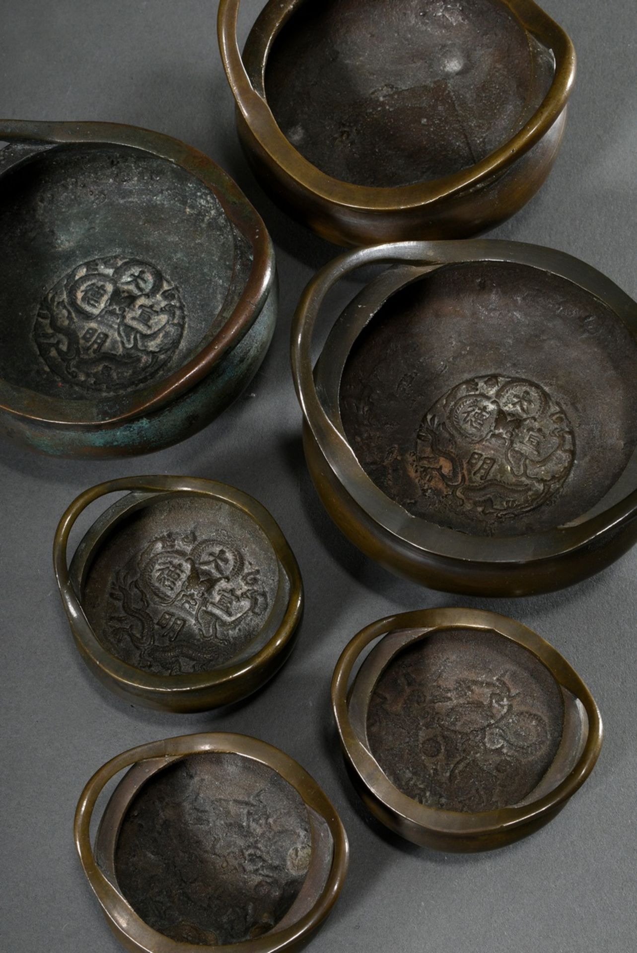 6 Various bronze censers in clear shape, different ages and sizes, Xuande marks on verso, inside pa - Image 6 of 7