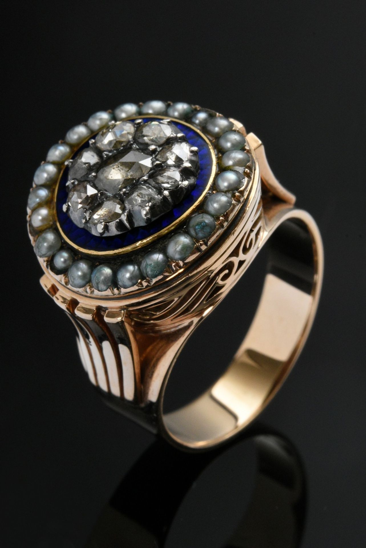 Yellow gold 585 ring with antique ring head of blue enamelled plate with diamond rose rosette in se