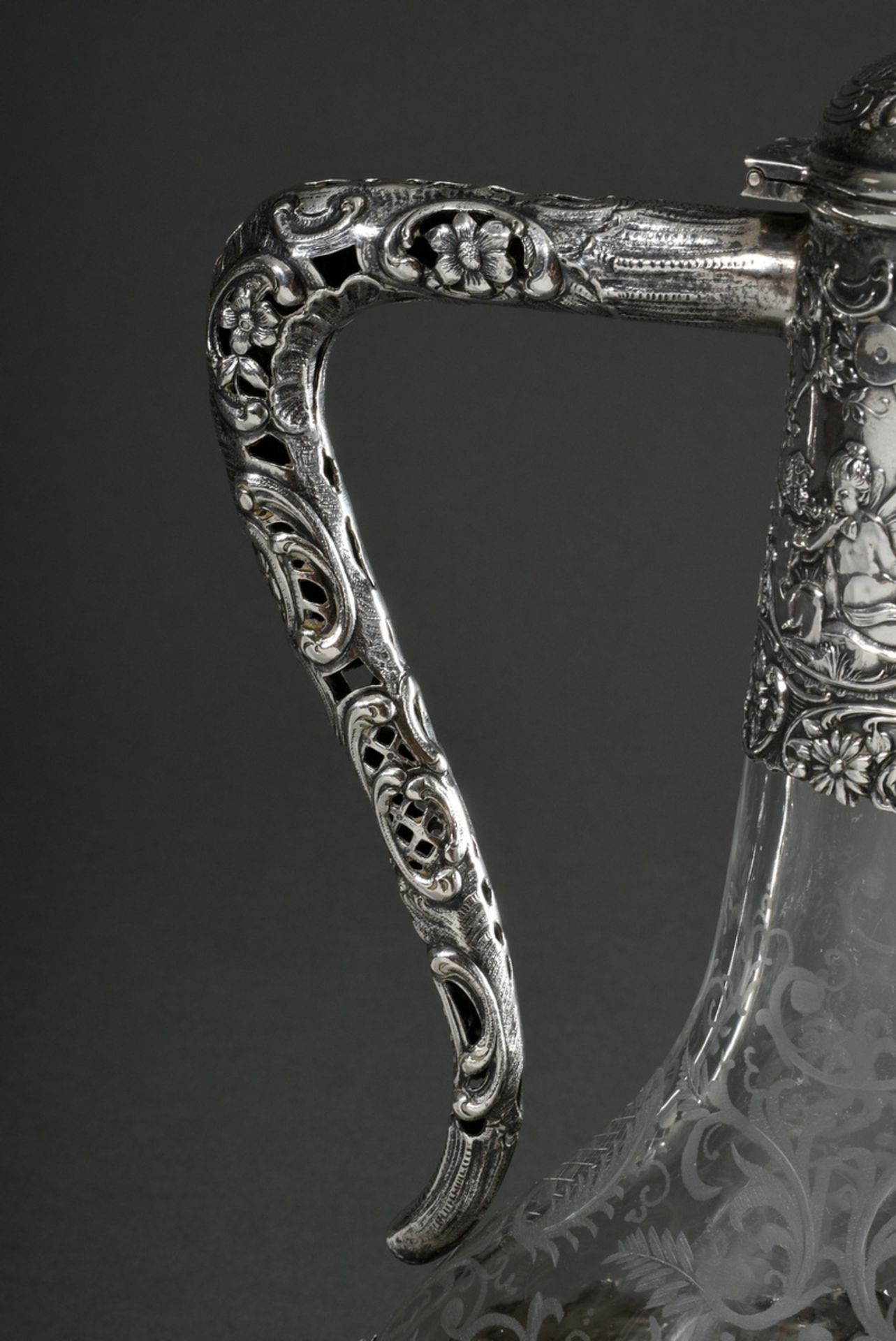 Prunk Schankkanne mit geschliffenem Glaskorpus sowie reich ornamentierter Silber 800 Montierung an  - Bild 5 aus 9