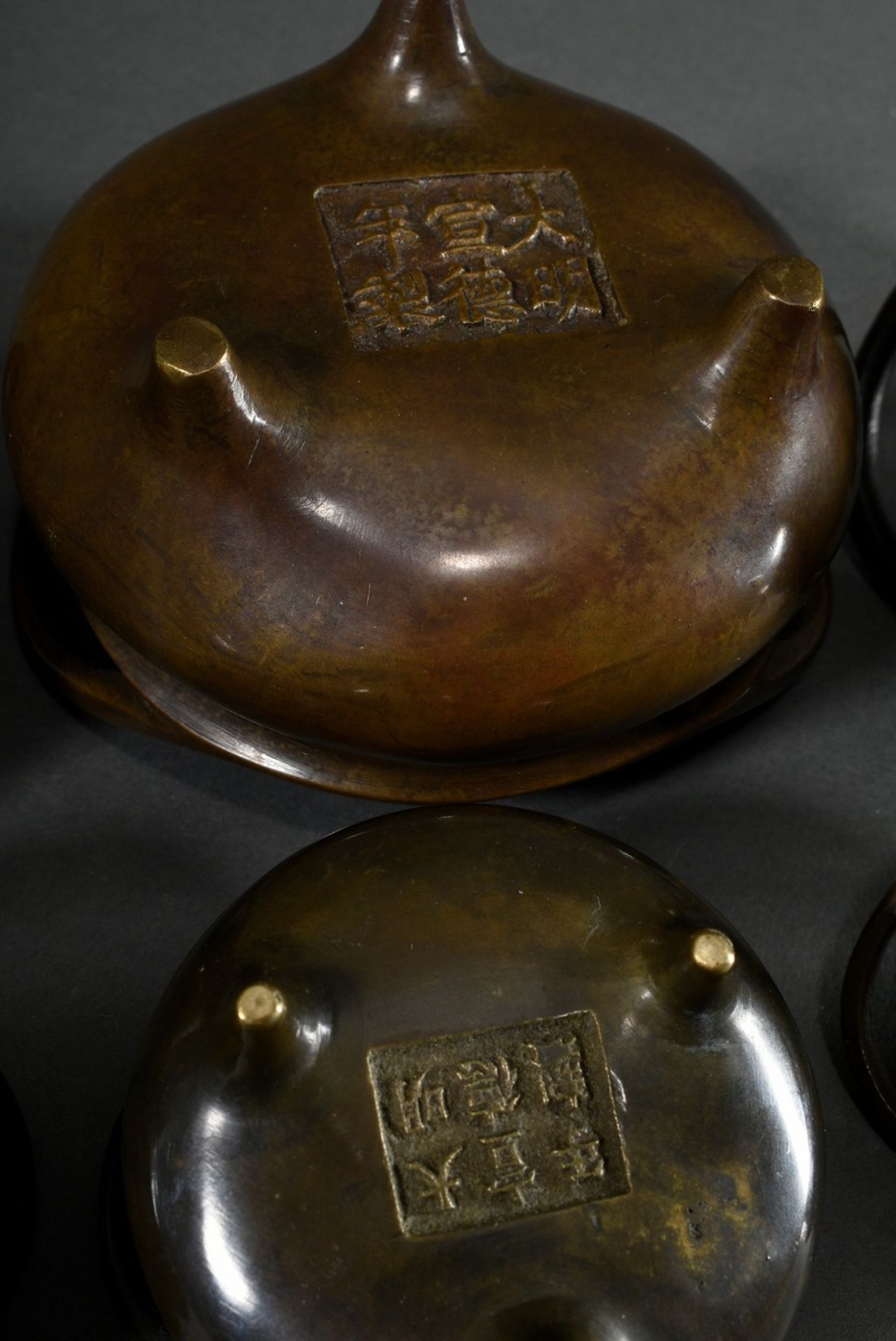 6 Various bronze censers in clear shape, different ages and sizes, Xuande marks on verso, inside pa - Image 4 of 7