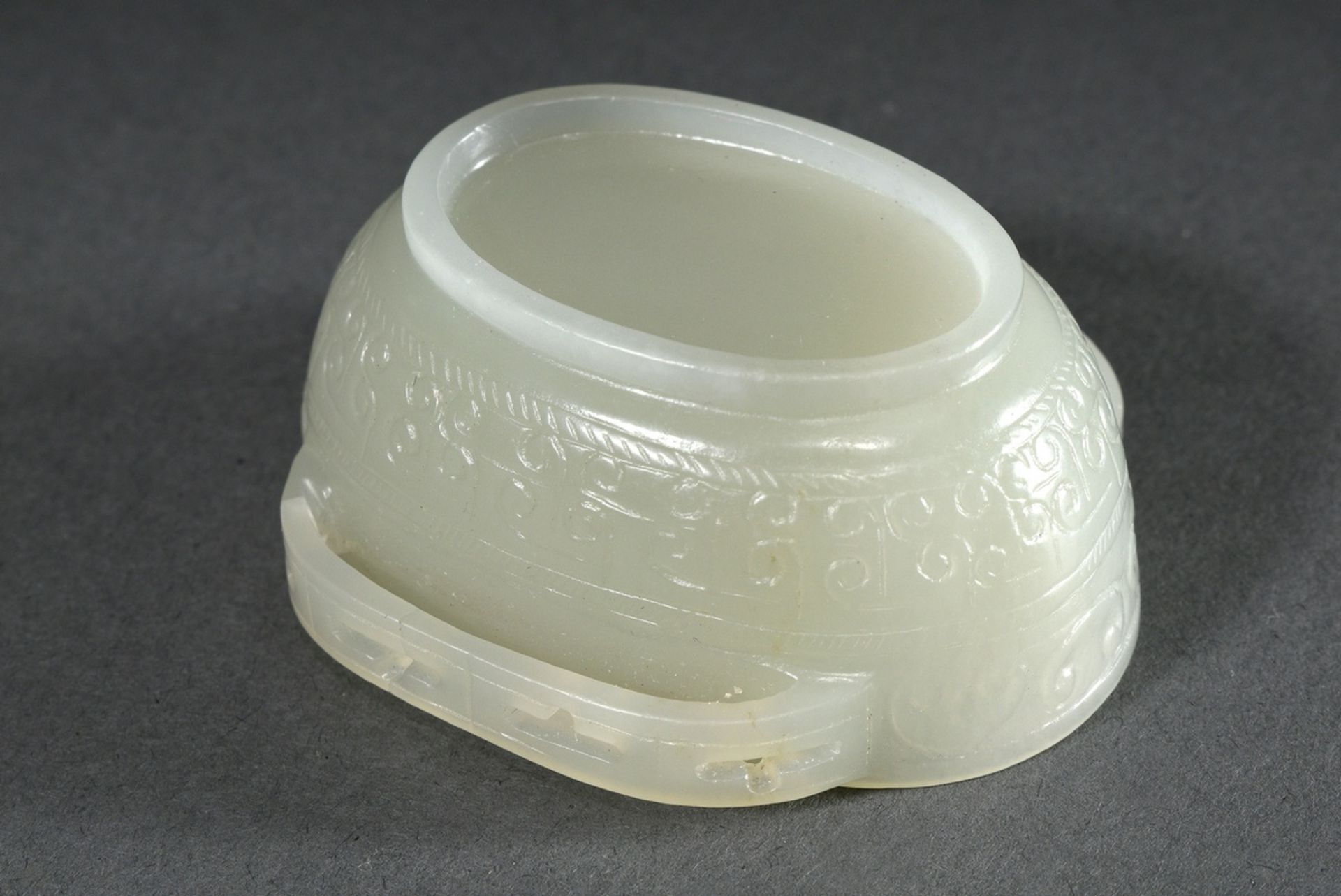 Seladon jade "ear bowl" in Han style with openwork handles and cut relief decoration in archaic sty - Image 3 of 4