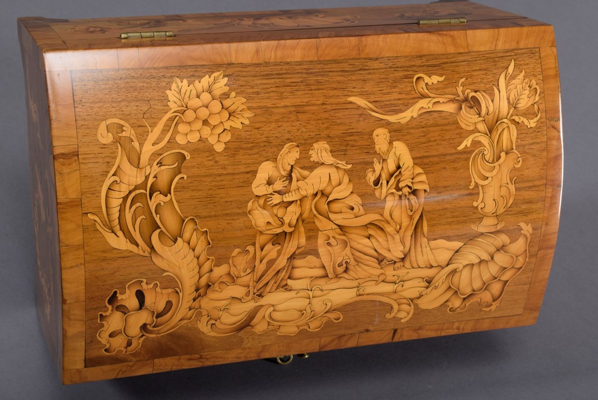 Richly inlaid box in chest form with round lid and biblical picture marquetry "Encounter between Ma - Image 6 of 8
