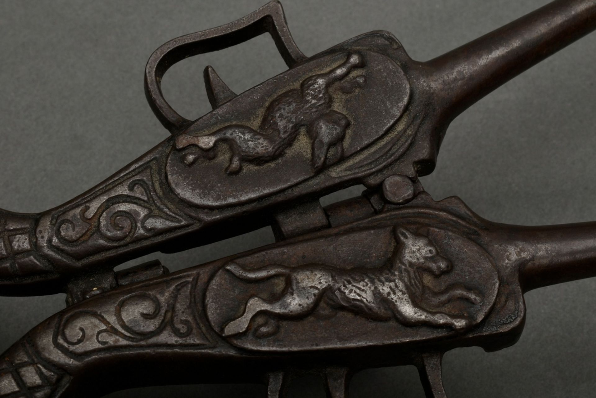2 Diverse Teile Gusseisen Nussknacker "Papagei" (L. 17,2cm) und ausklappbarer Reise-Stiefelknecht " - Bild 3 aus 7