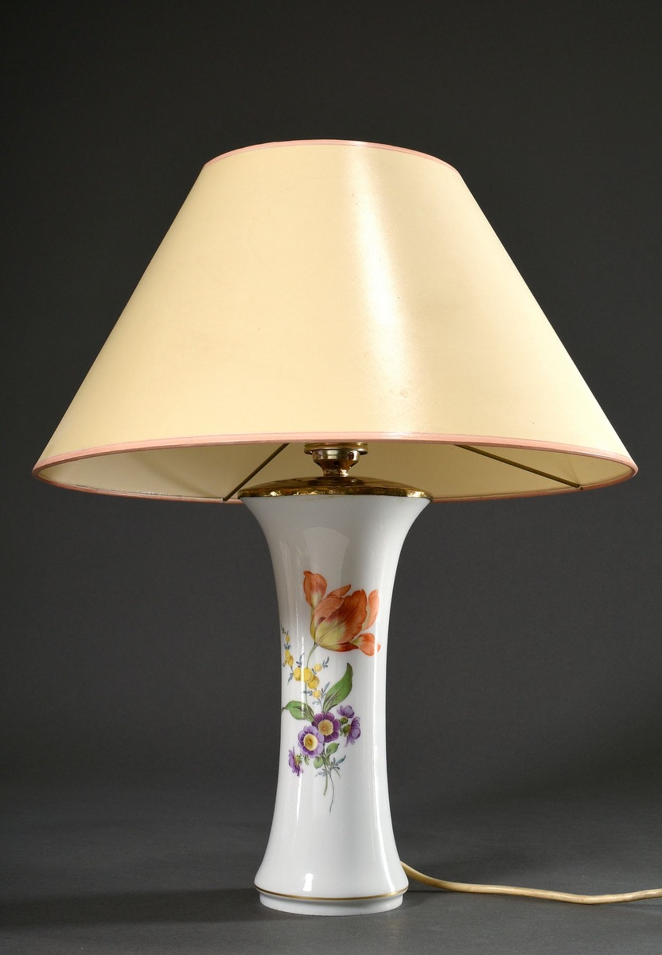 Meissen Lampe mit polychromer Malerei „Deutsche Blume“, Modellnr.: 480, Formernr.: 28, Malernr.: 46