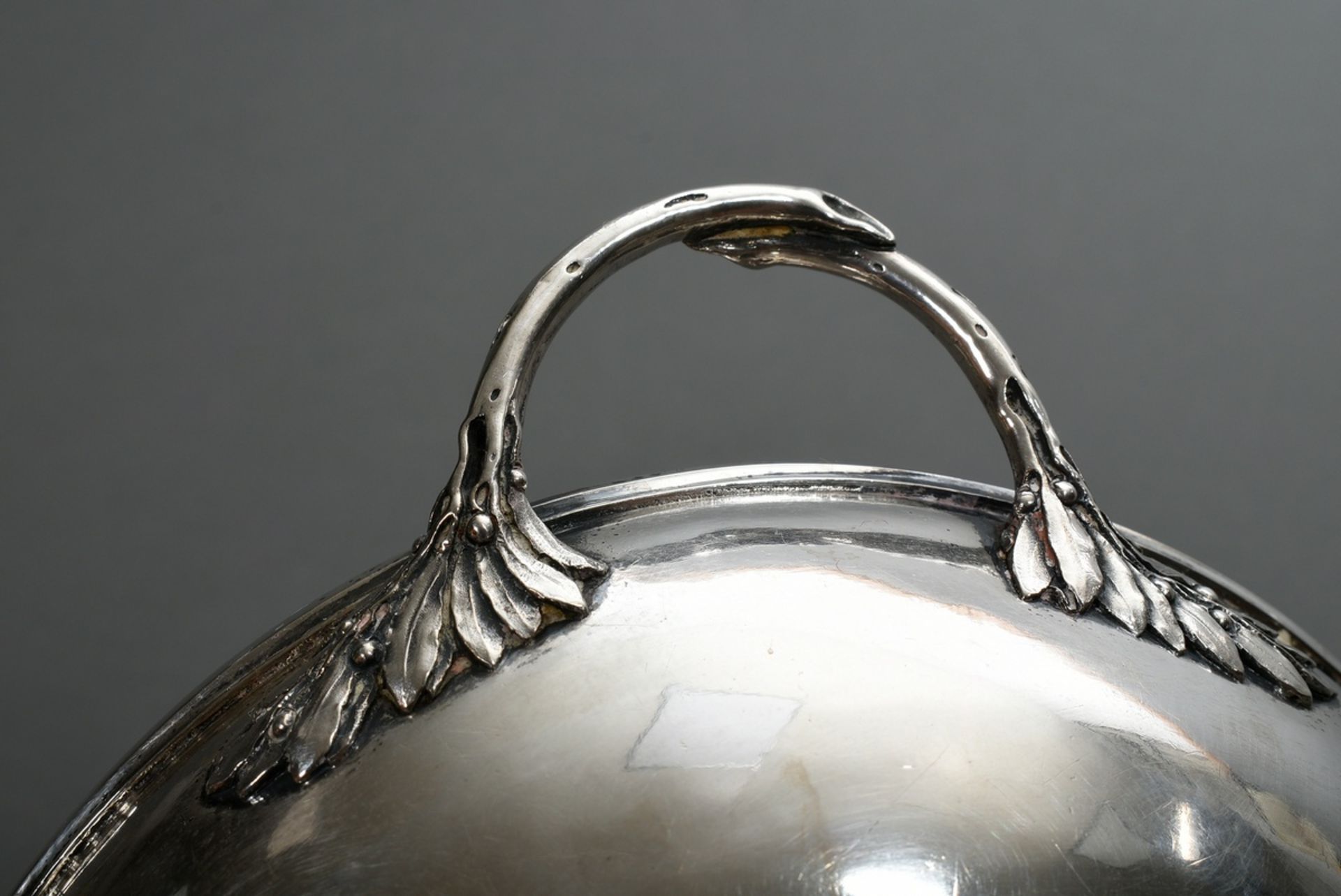 Louis XVI Écuelle with branch handles and sculptural "pomegranate" pommel as well as fine cord frie - Image 4 of 6