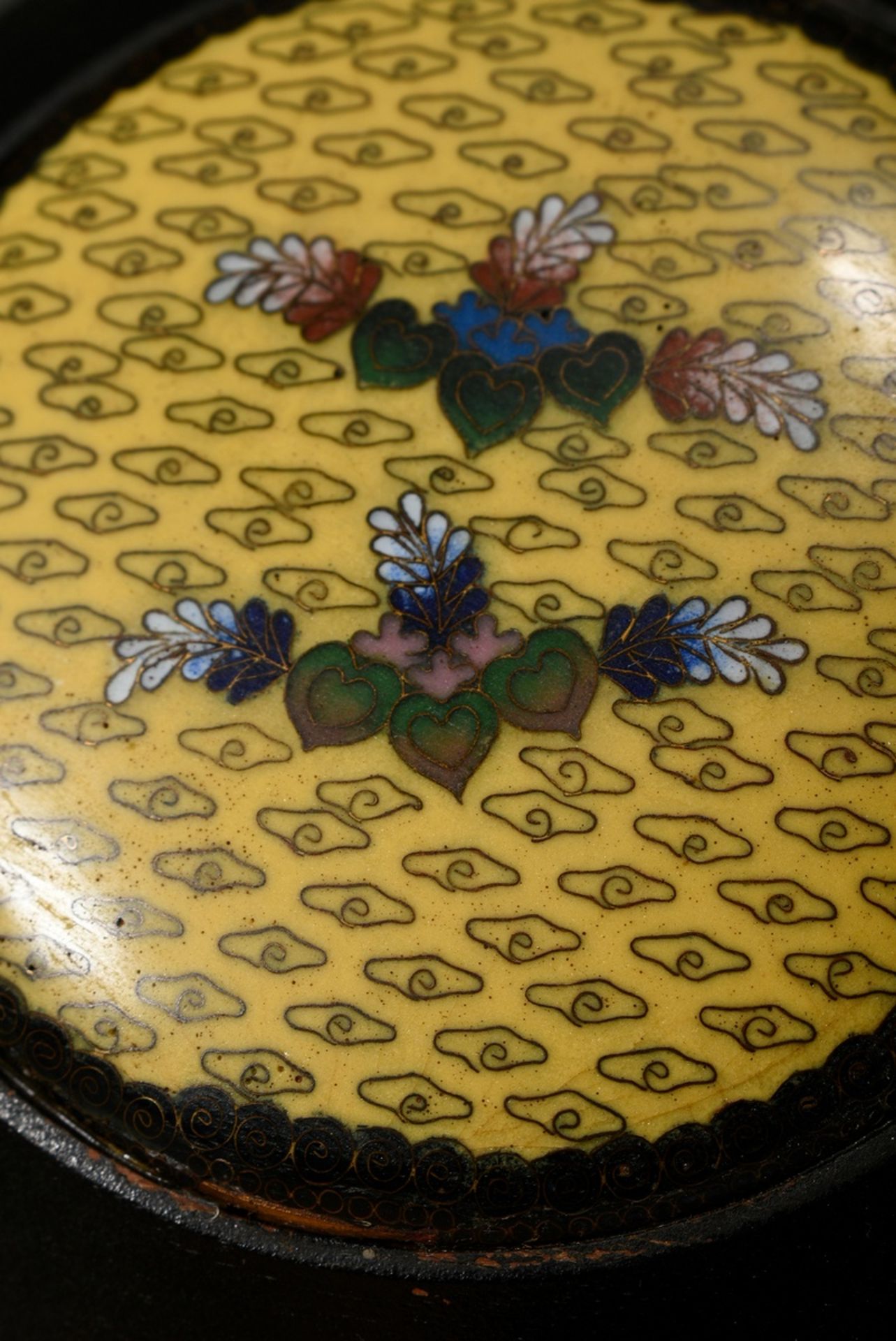 2 Round Cloisonné Tondi "Phoenix" and "Flowers" on yellow cloud background, Japan, c. 1900, Ø 7.5/1 - Image 4 of 4