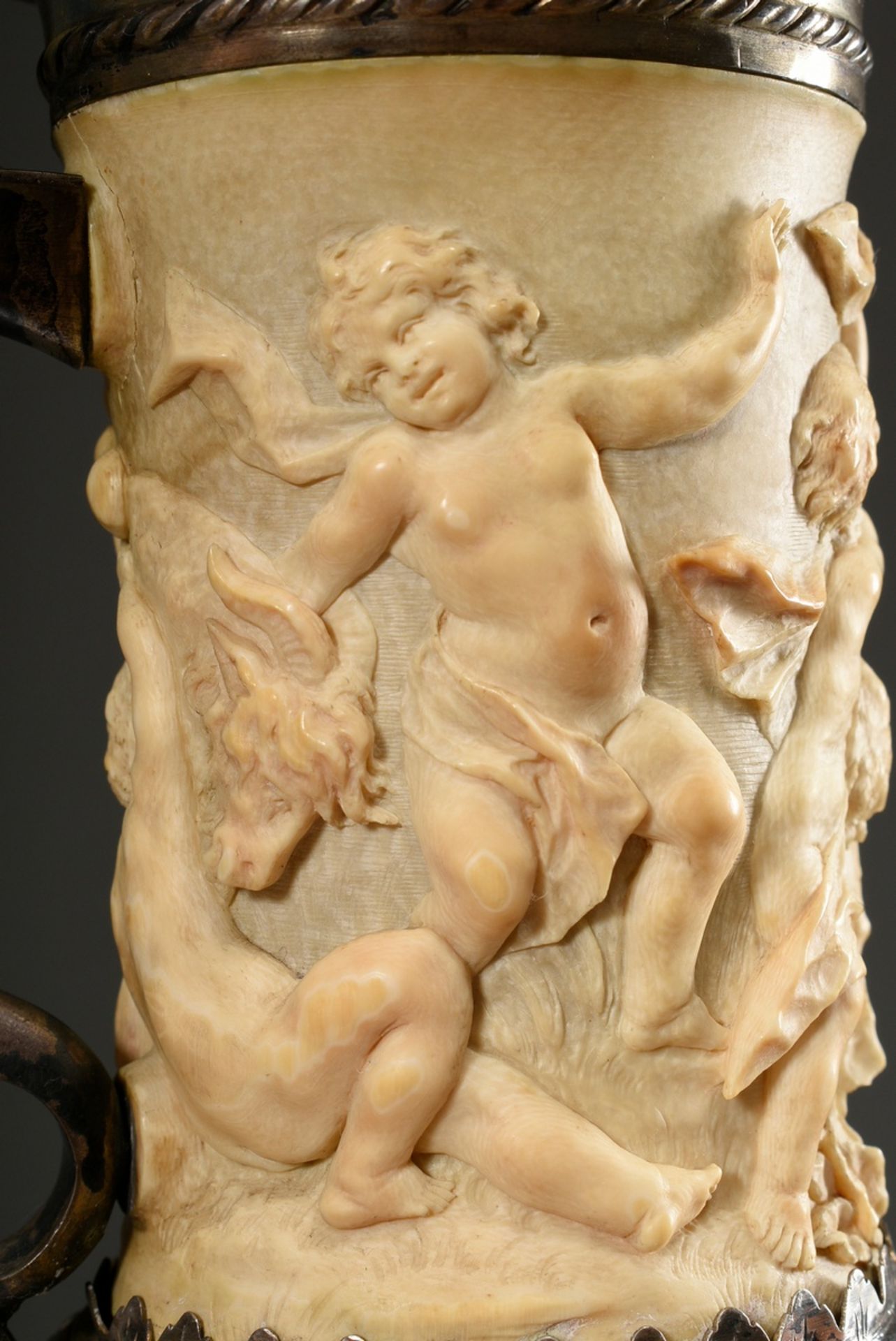 Kleiner Historismus Humpen in barocker Façon mit halbplastisch beschnitztem Elfenbein Korpus "Beweg - Bild 9 aus 15