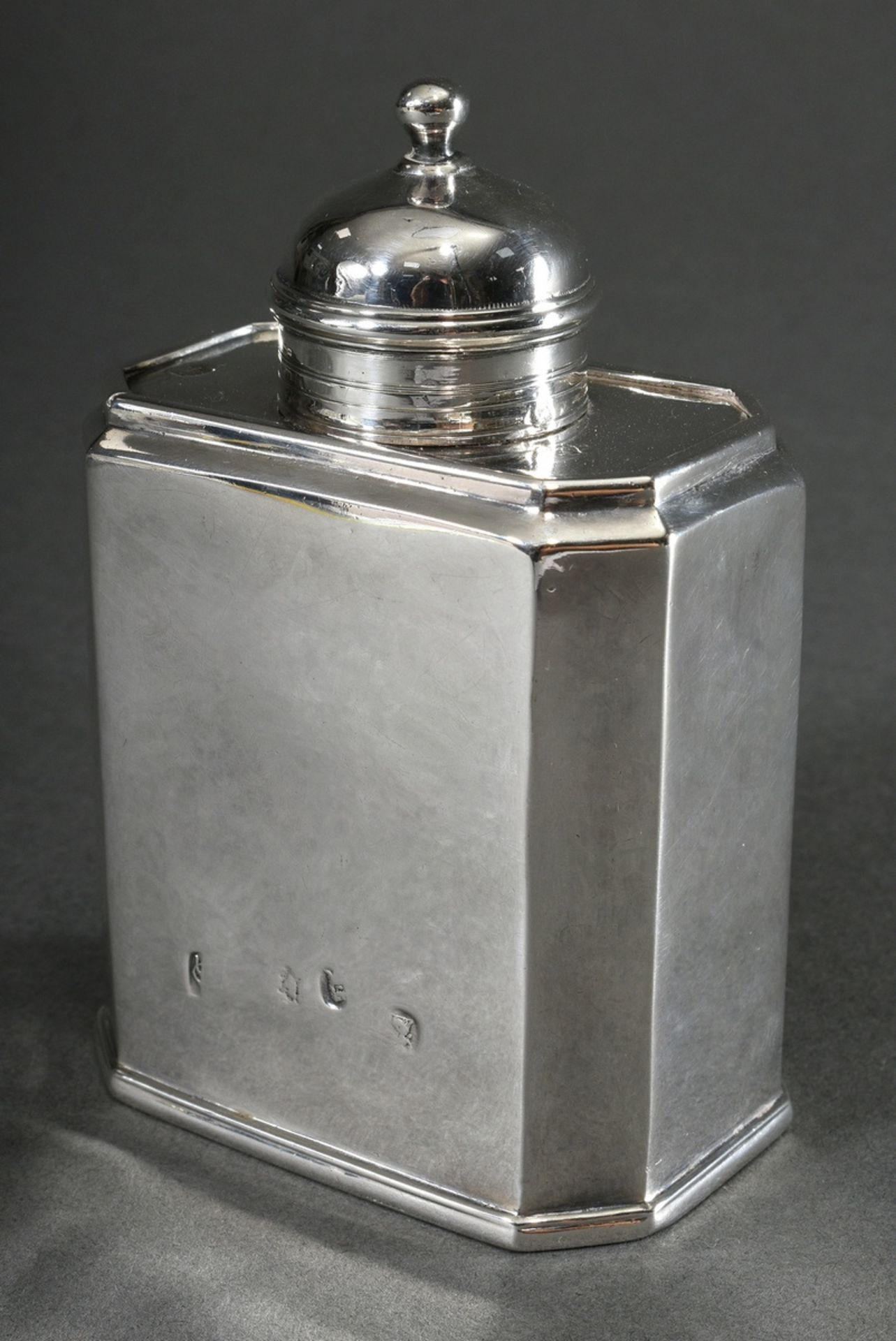 Antique tea caddy with sliding lid on octagonal corpus, hardly legible hallmarked, MZ: Thomas Ash (