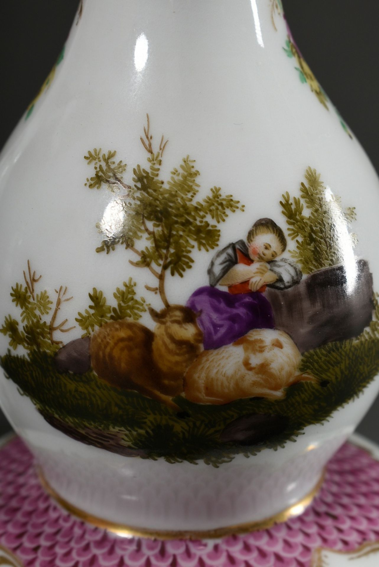 Pair of Meissen flasks in calabash form with polychrome painting "Shepherd and shepherdess with she - Image 4 of 8