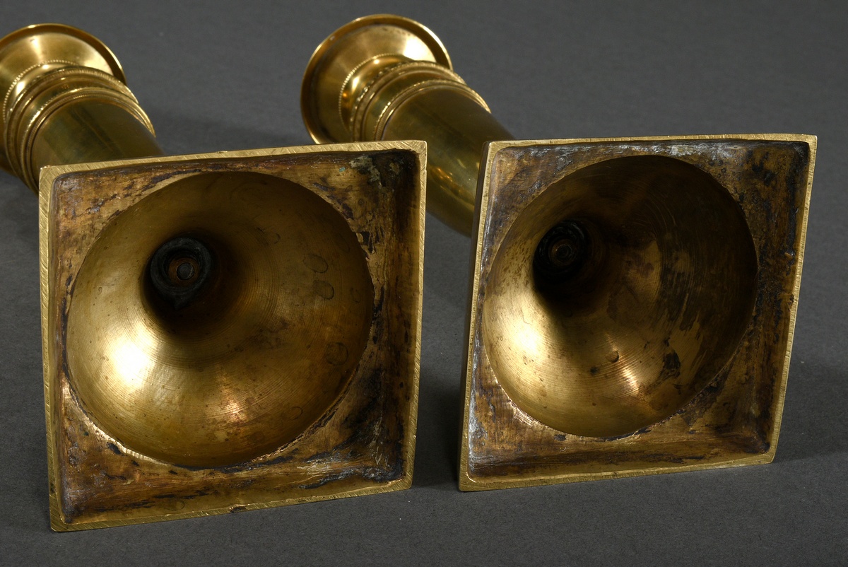 Pair of French brass candlesticks in Empire Façon with punched ornamental friezes on vase-shaped bo - Image 3 of 3