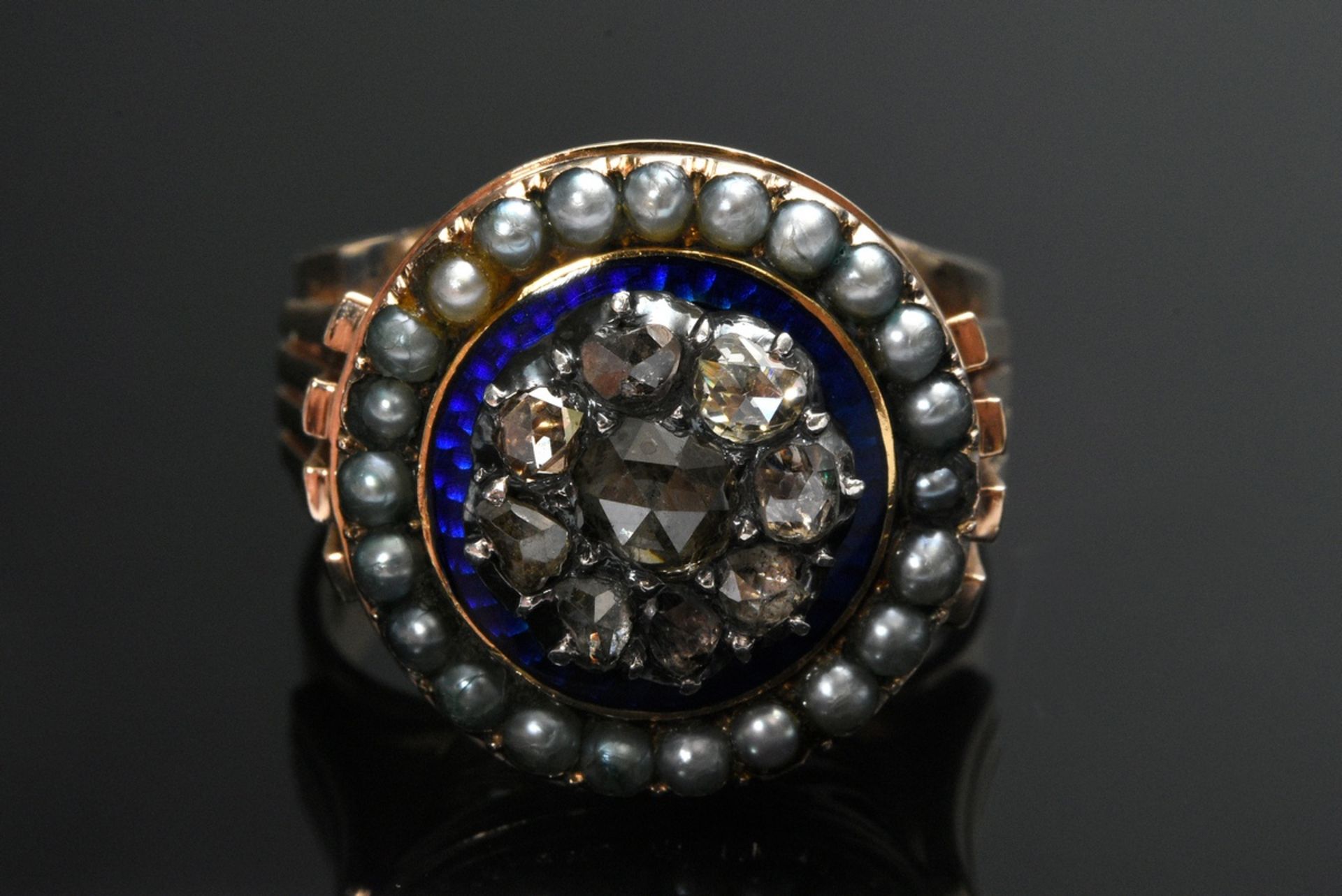 Yellow gold 585 ring with antique ring head of blue enamelled plate with diamond rose rosette in se - Image 4 of 4