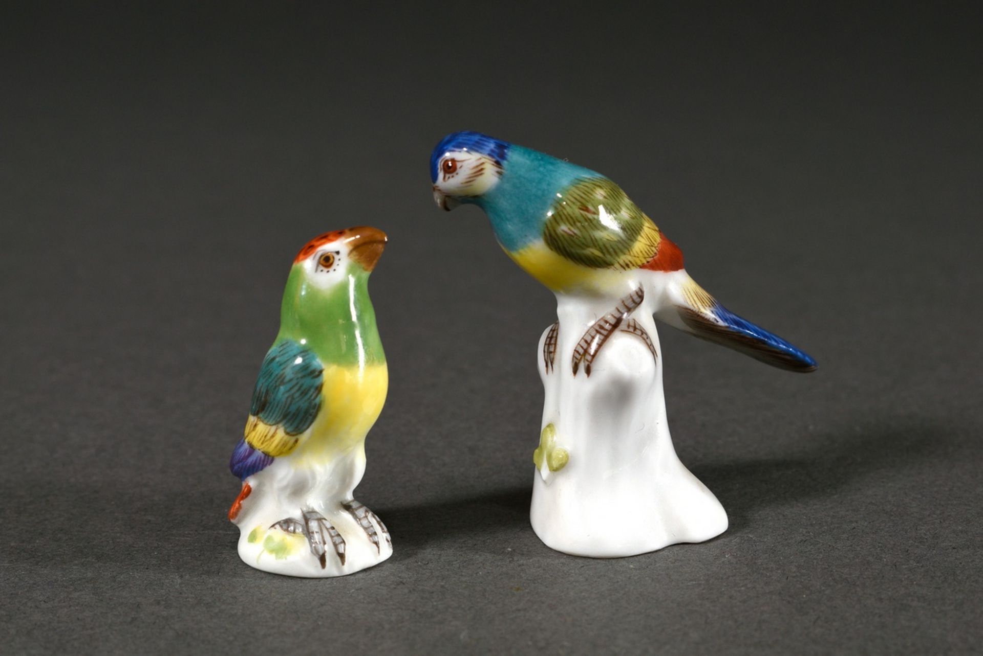 2 Various polychrome painted Meissen miniature figures "Parrot" (model no.: 029, h. 3,8cm) and "Can