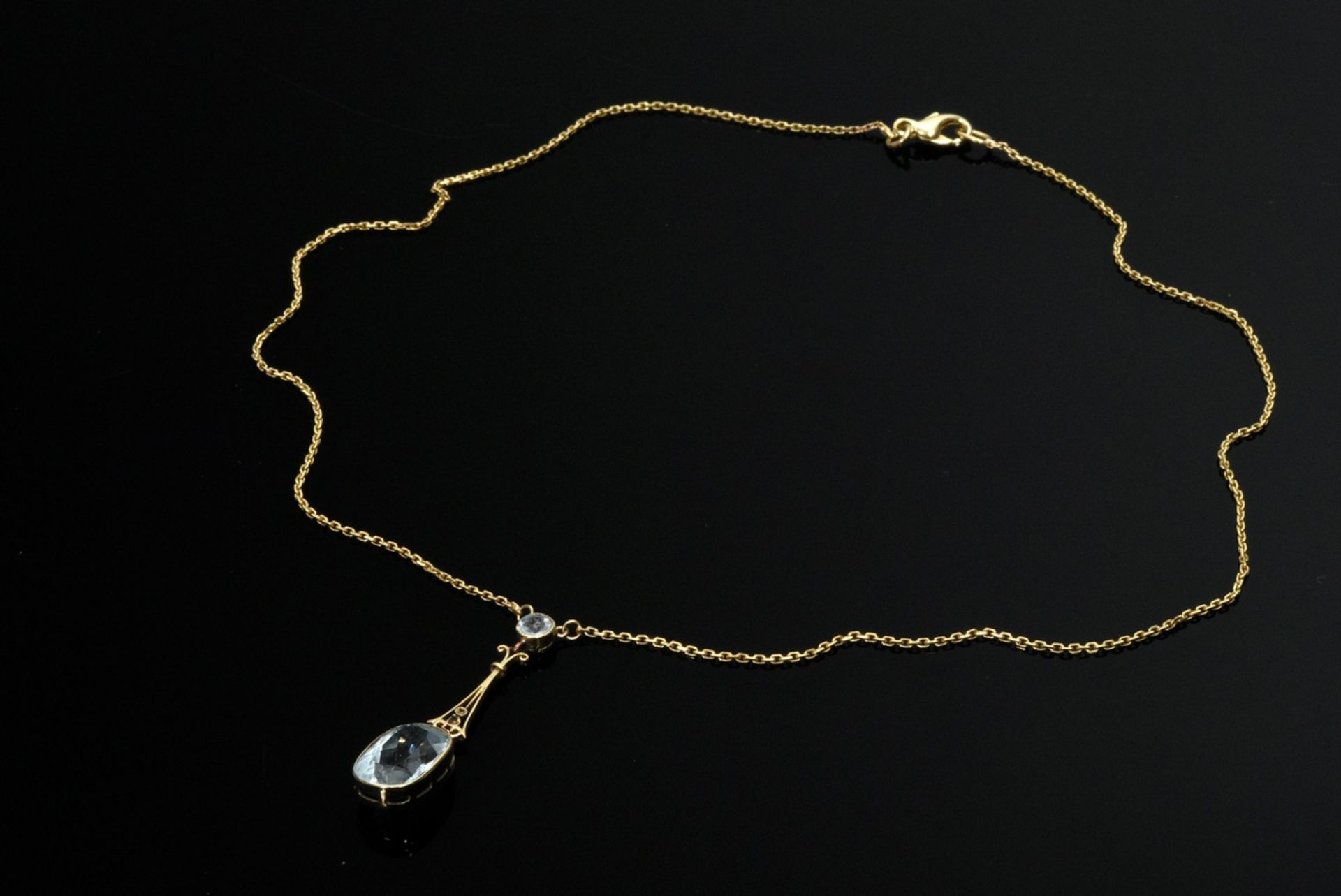 Delicate yellow gold 585 necklace of aquamarine art nouveau pendant (2 small pearls missing) on mod - Image 3 of 3