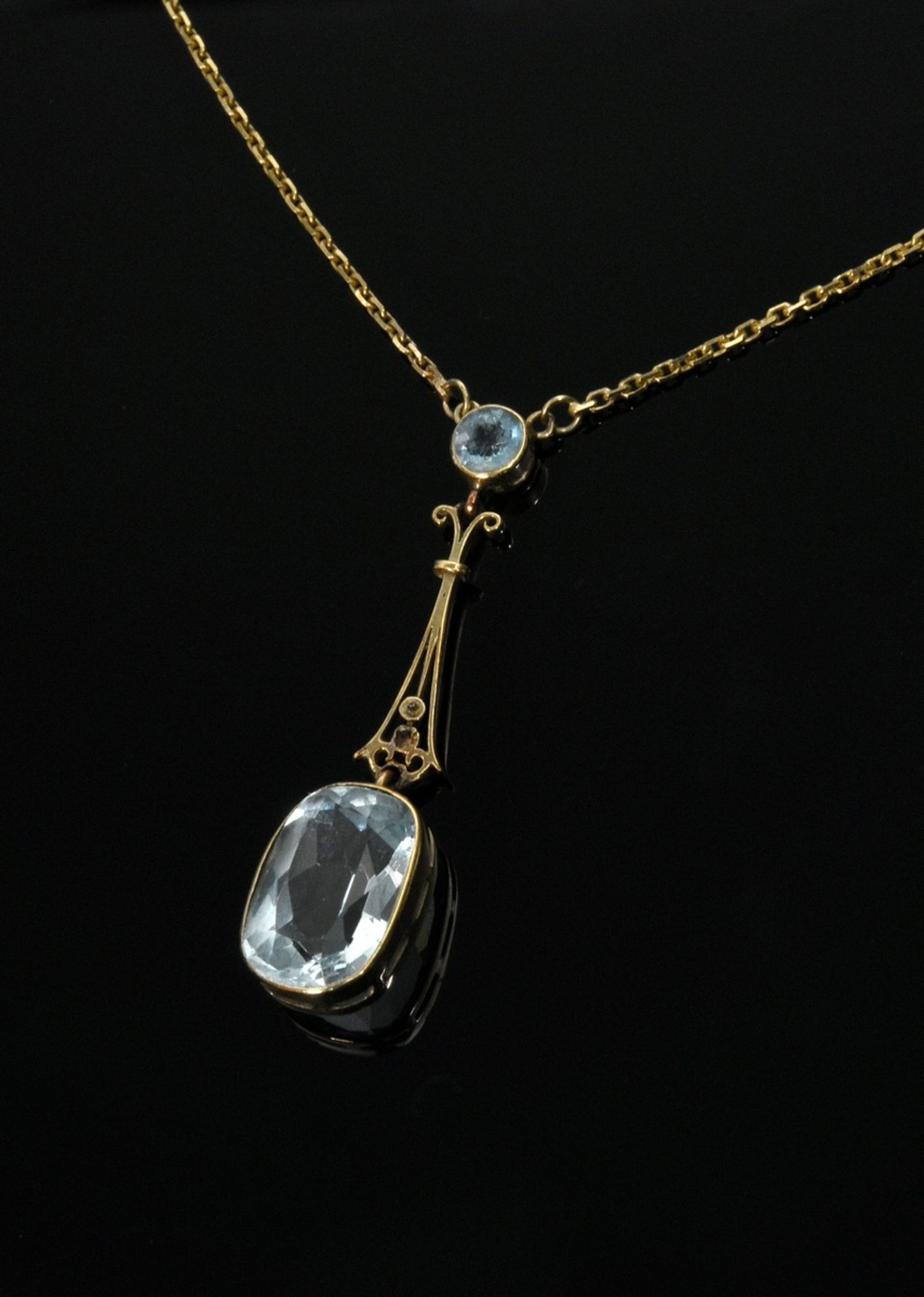 Delicate yellow gold 585 necklace of aquamarine art nouveau pendant (2 small pearls missing) on mod
