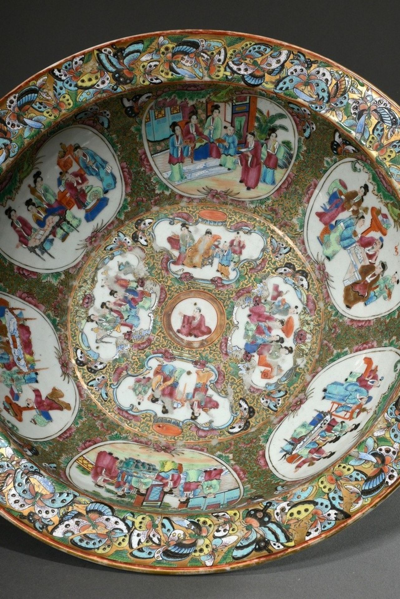 A very large Canton porcelain bowl with polychrome, partly opaque Famille Rose enamel painting, in  - Image 6 of 9