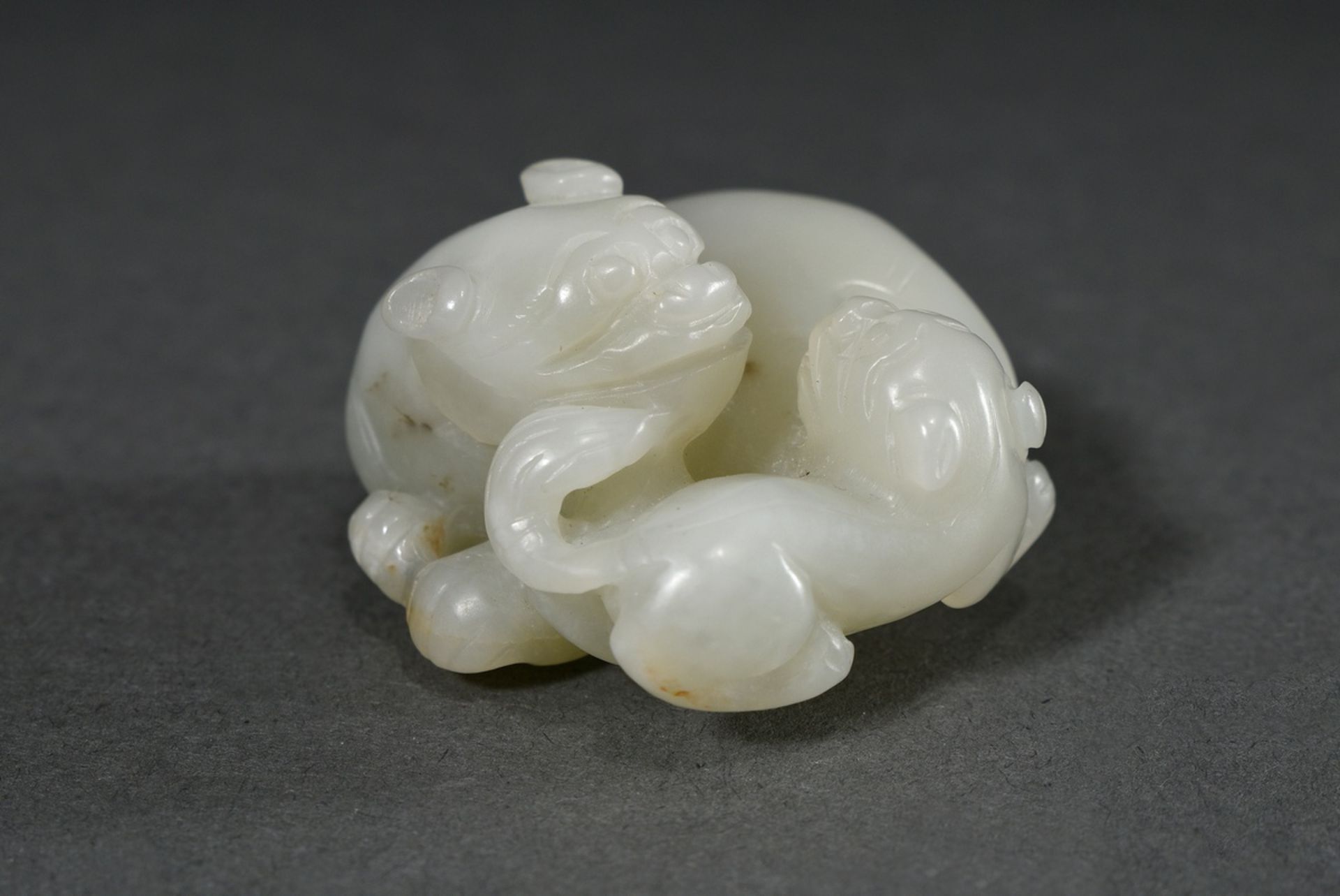 Light Jade Toggle "Tigress with cub", 2,2x4x3,8cm