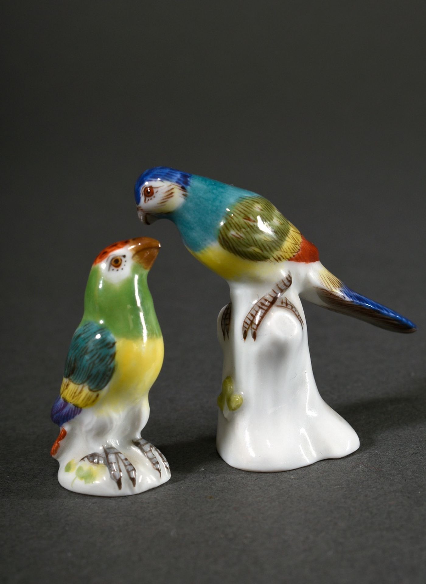 2 Various polychrome painted Meissen miniature figures "Parrot" (model no.: 029, h. 3,8cm) and "Can - Image 2 of 5