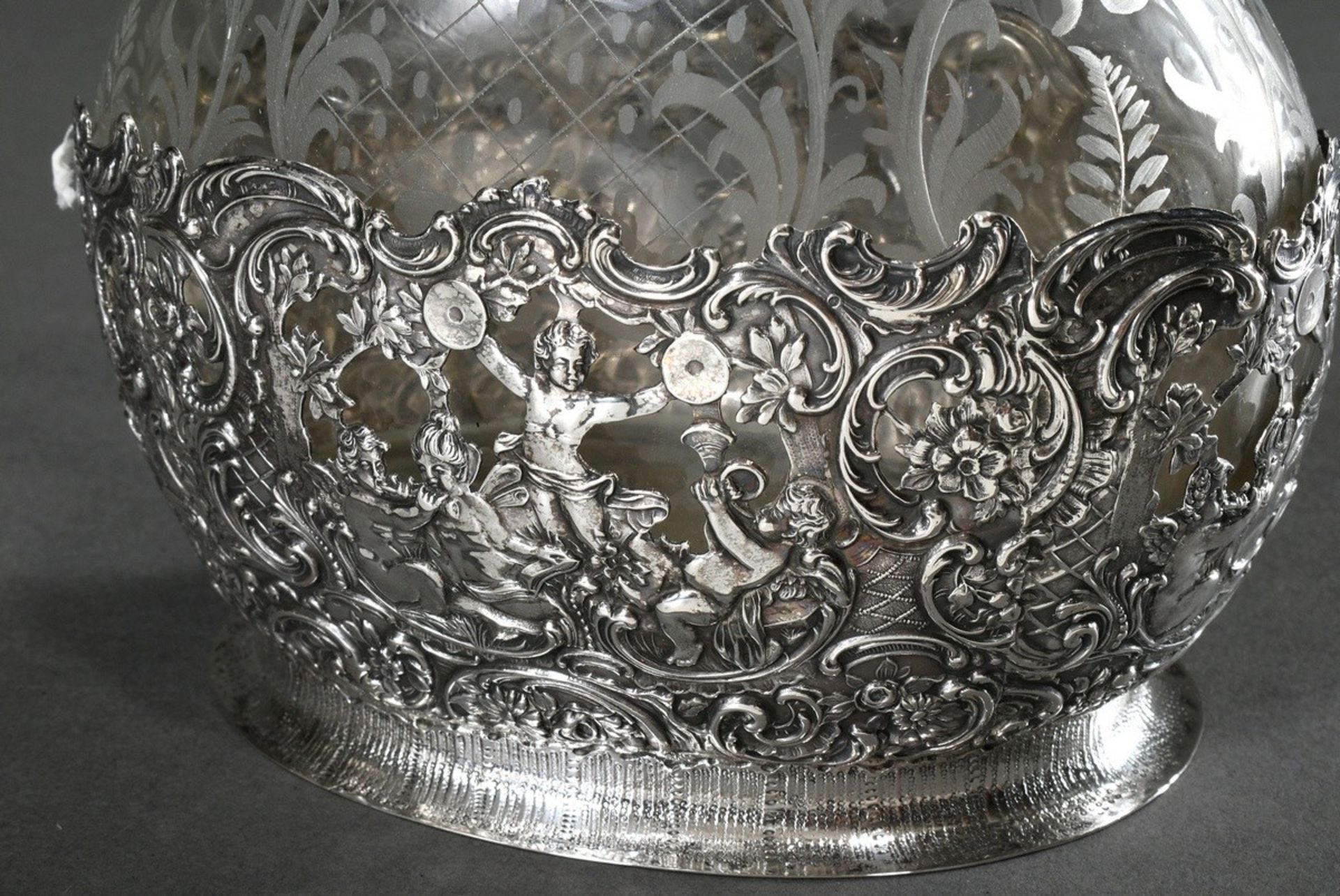 Prunk Schankkanne mit geschliffenem Glaskorpus sowie reich ornamentierter Silber 800 Montierung an  - Bild 4 aus 9