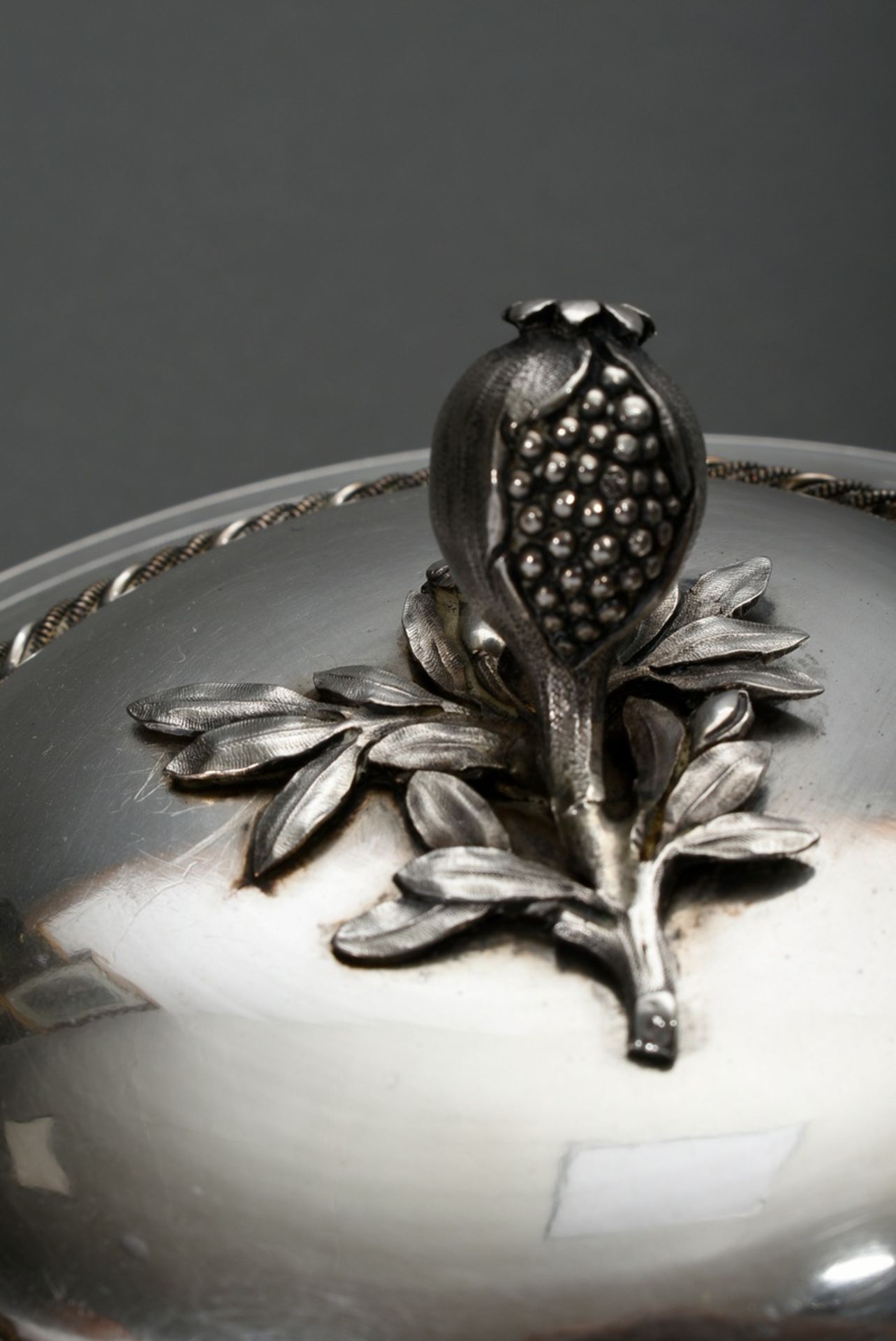 Louis XVI Écuelle with branch handles and sculptural "pomegranate" pommel as well as fine cord frie - Image 2 of 6