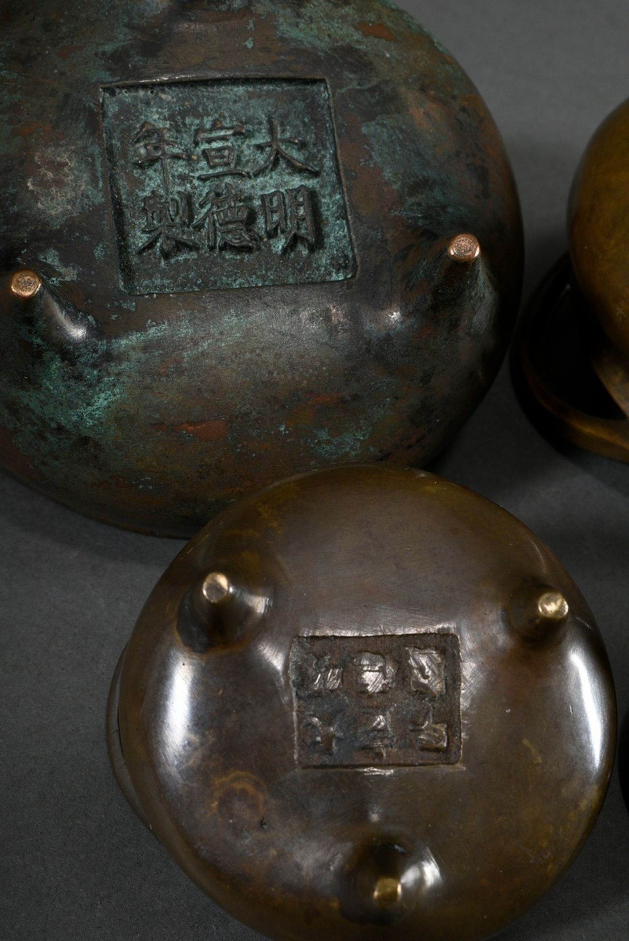 6 Various bronze censers in clear shape, different ages and sizes, Xuande marks on verso, inside pa - Image 3 of 7