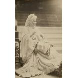 Fotografie "Elisabeth von Rumänien" (1843-1916), Pseudonym "Carmen Sylva", u. in Blei sign./gewidme