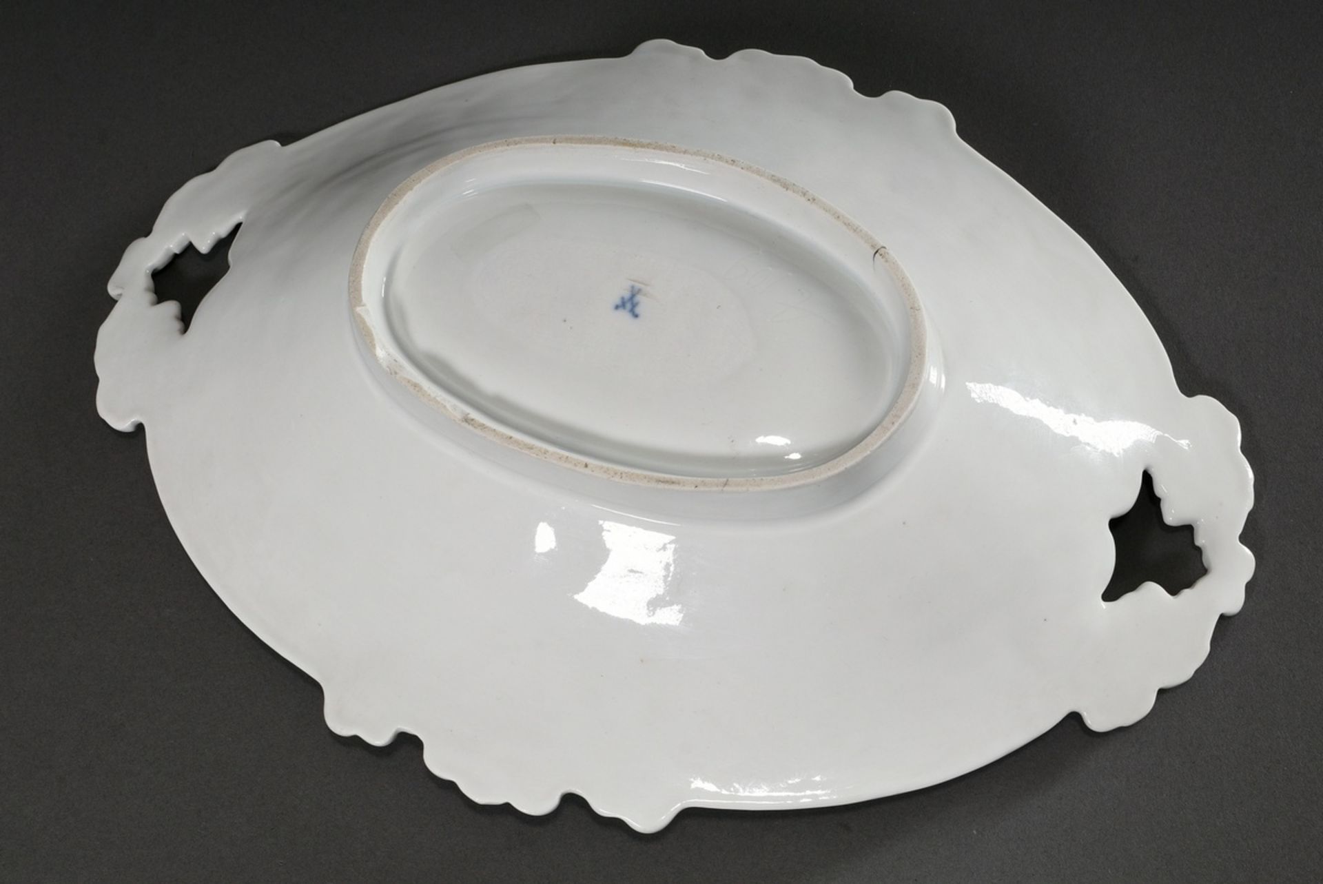 3 Diverse Teile Meissen Weißporzellan mit reichem Reliefdekor, 19.Jh.: ovale Schale Modellnr.: A109 - Bild 3 aus 12