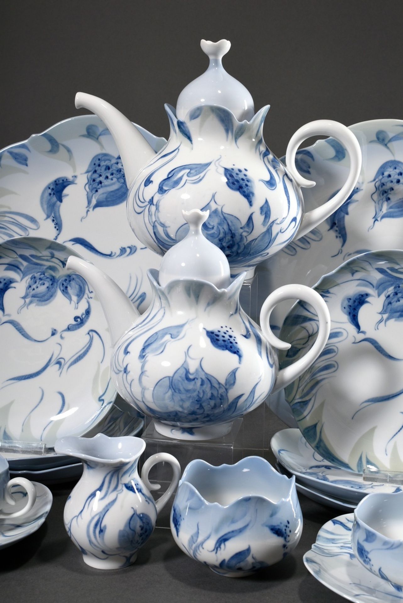 18 Teile Meissen Kaffee- und Teeservice „Großer Ausschnitt“ mit Blaumalerei Dekor "Granatäpfel" für