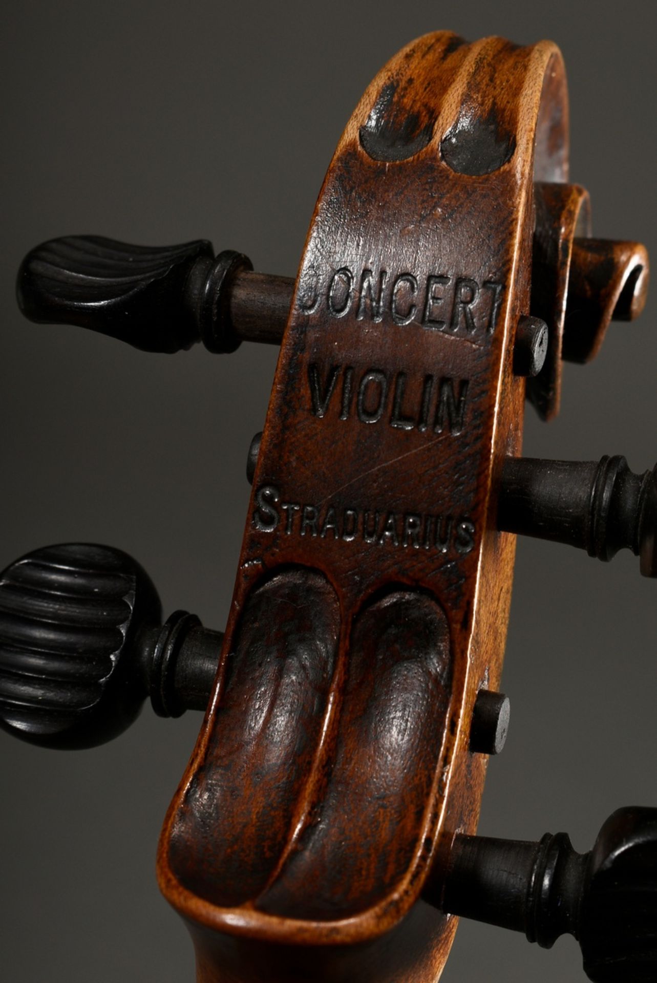 Saxon violin for the English and American market, around 1900, facsimile label inside "Antonius Str - Image 9 of 17