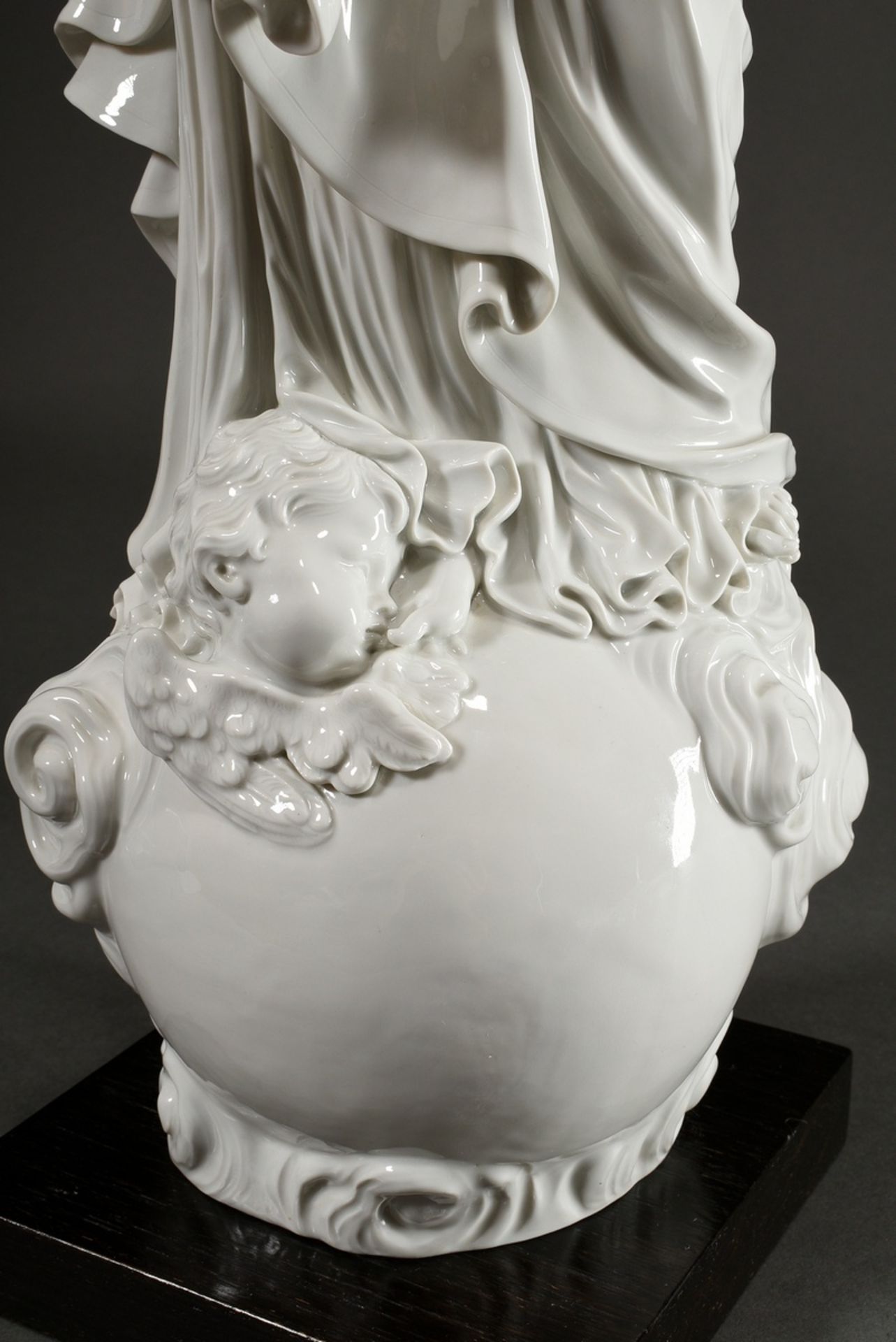 Large Meissen white porcelain figure "Madonna with the Child on the Globe", designed by Johann Gott - Image 5 of 11