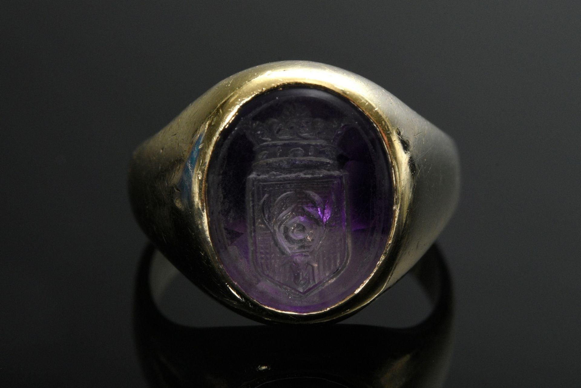3 pieces of amethyst jewellery: yellow gold 585 signet ring with coat of arms engraving (5,7g, size - Image 5 of 5