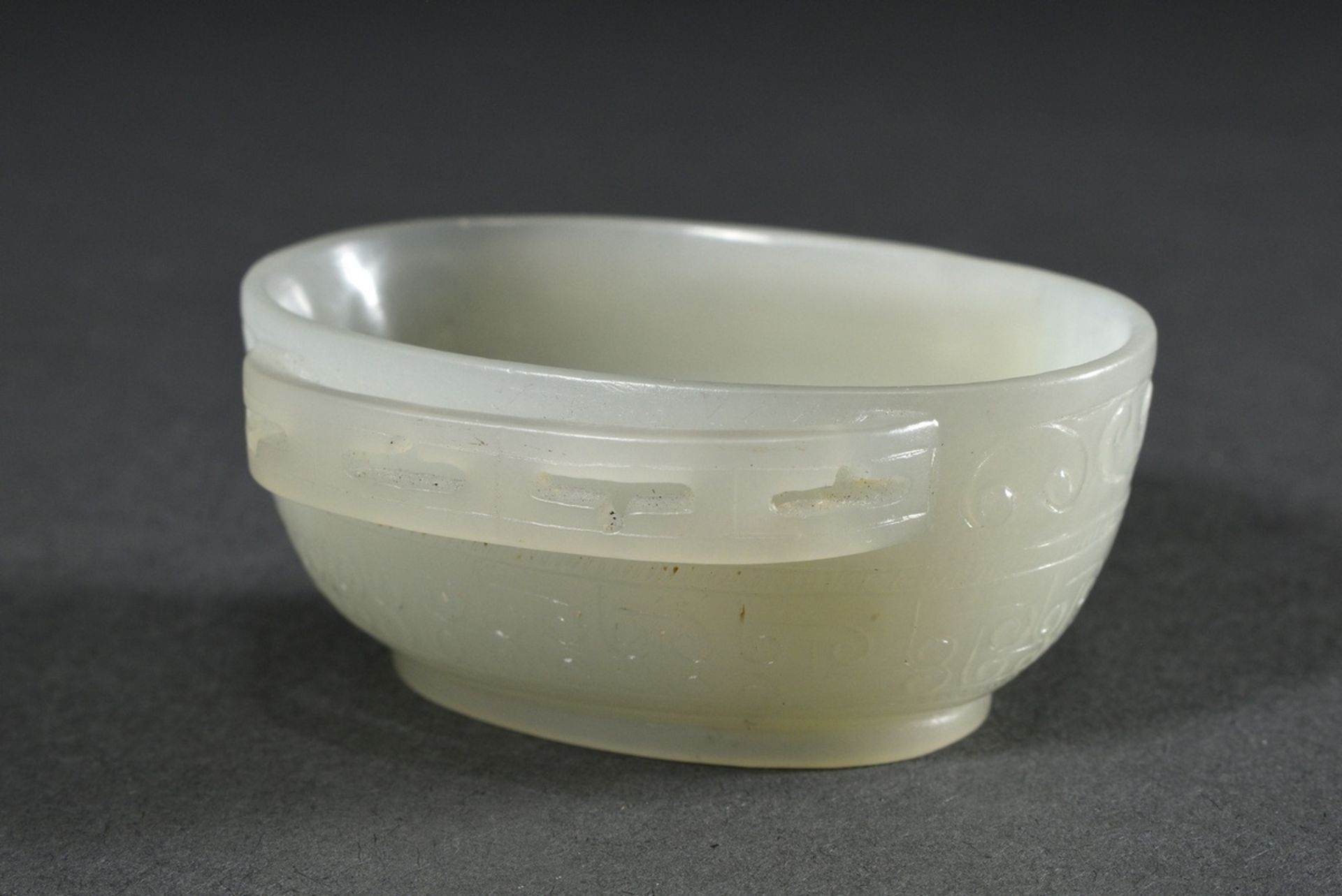 Seladon jade "ear bowl" in Han style with openwork handles and cut relief decoration in archaic sty - Image 2 of 4