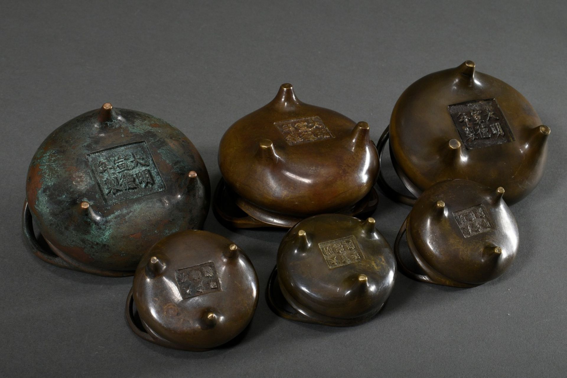 6 Various bronze censers in clear shape, different ages and sizes, Xuande marks on verso, inside pa - Image 2 of 7